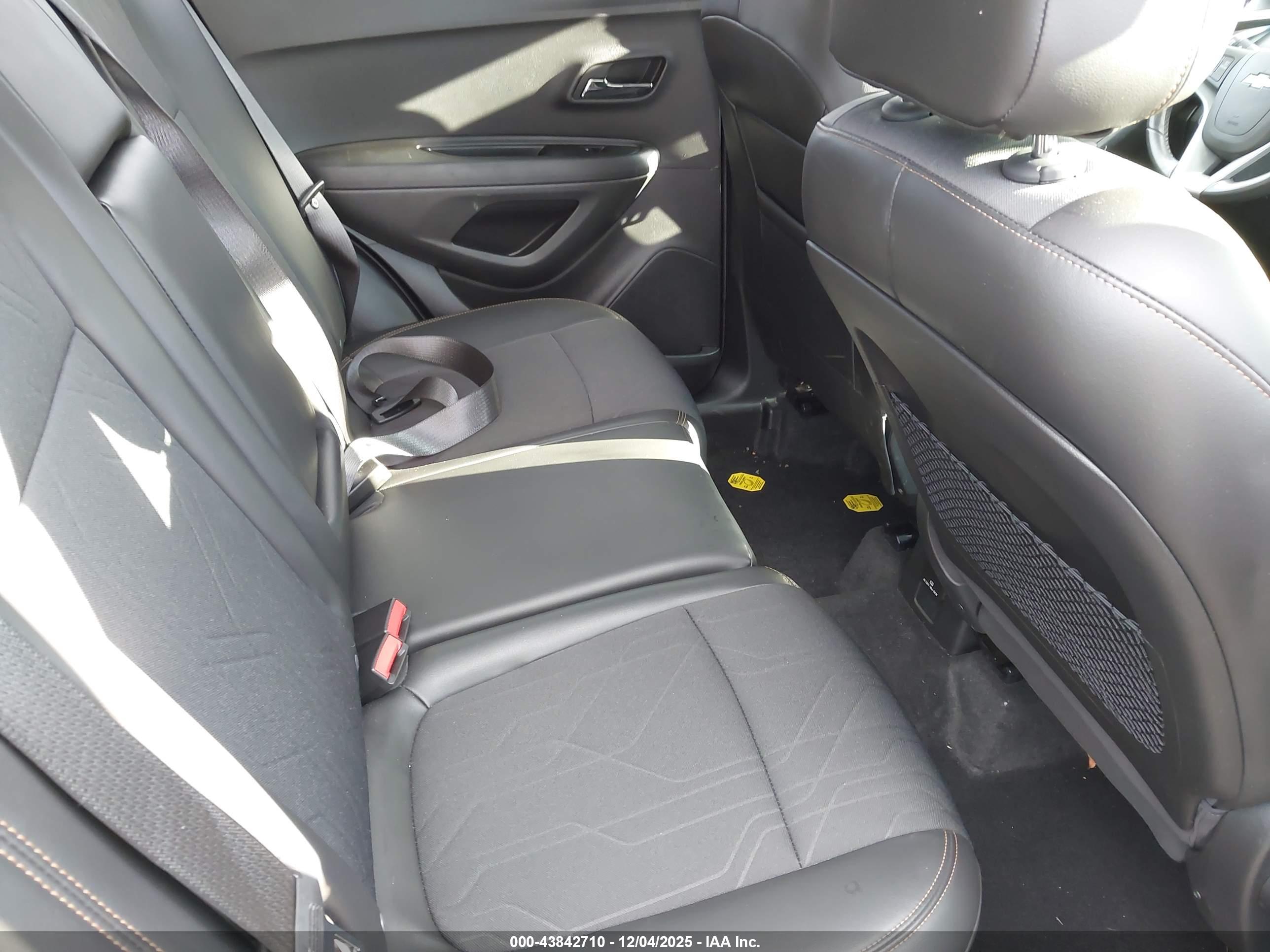 CHEVROLET TRAX image 8