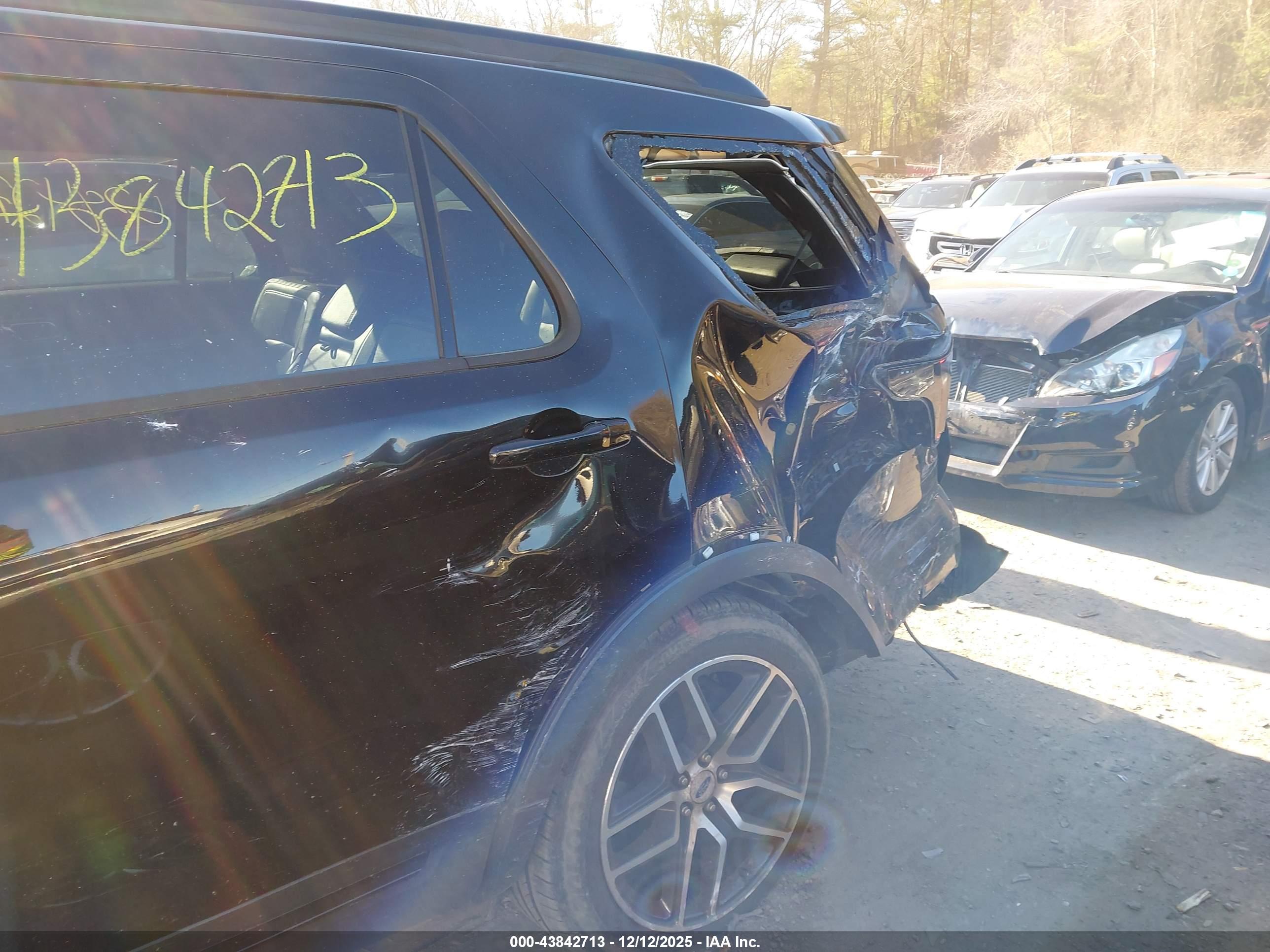 FORD EXPLORER image 6