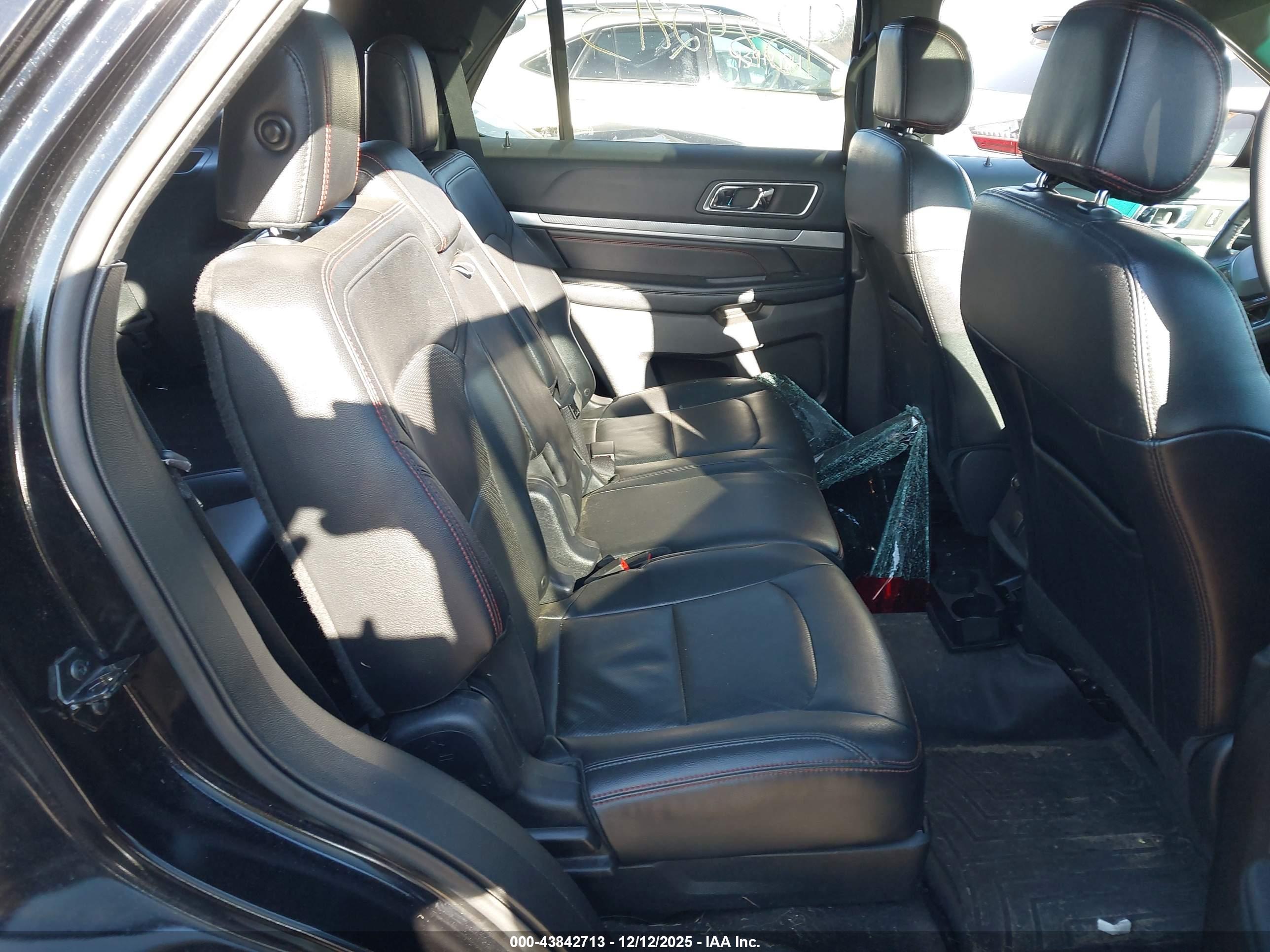 FORD EXPLORER image 8