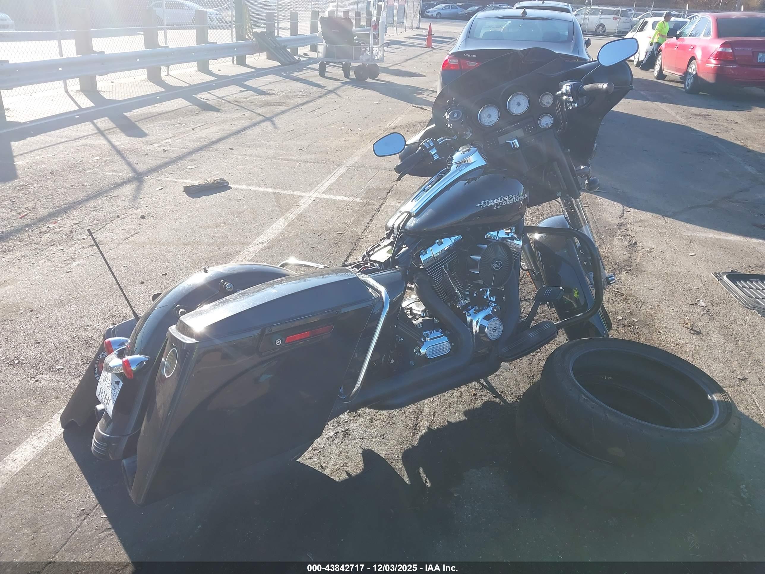 HARLEY-DAVIDSON FLHX image 4