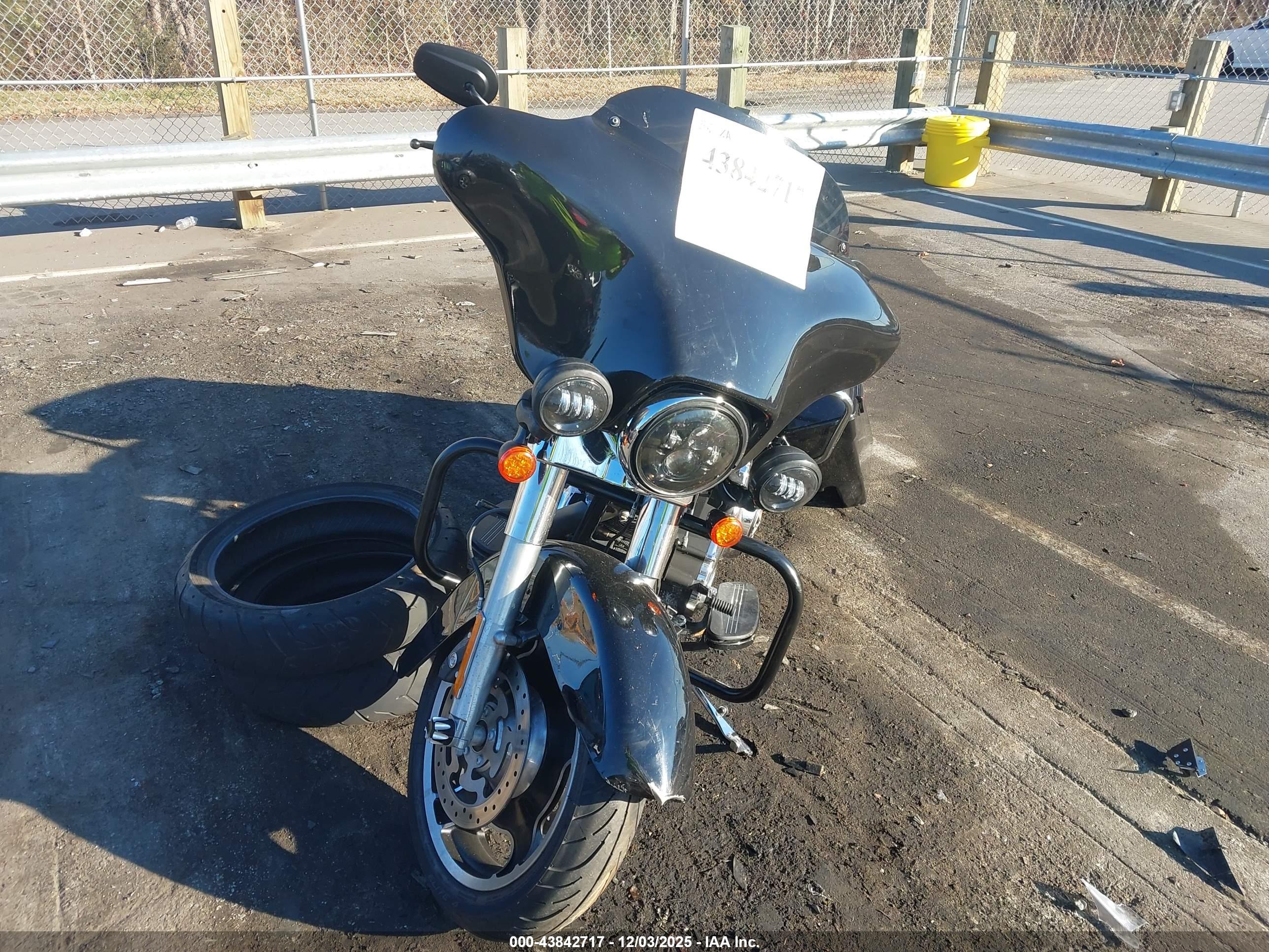 HARLEY-DAVIDSON FLHX image 5
