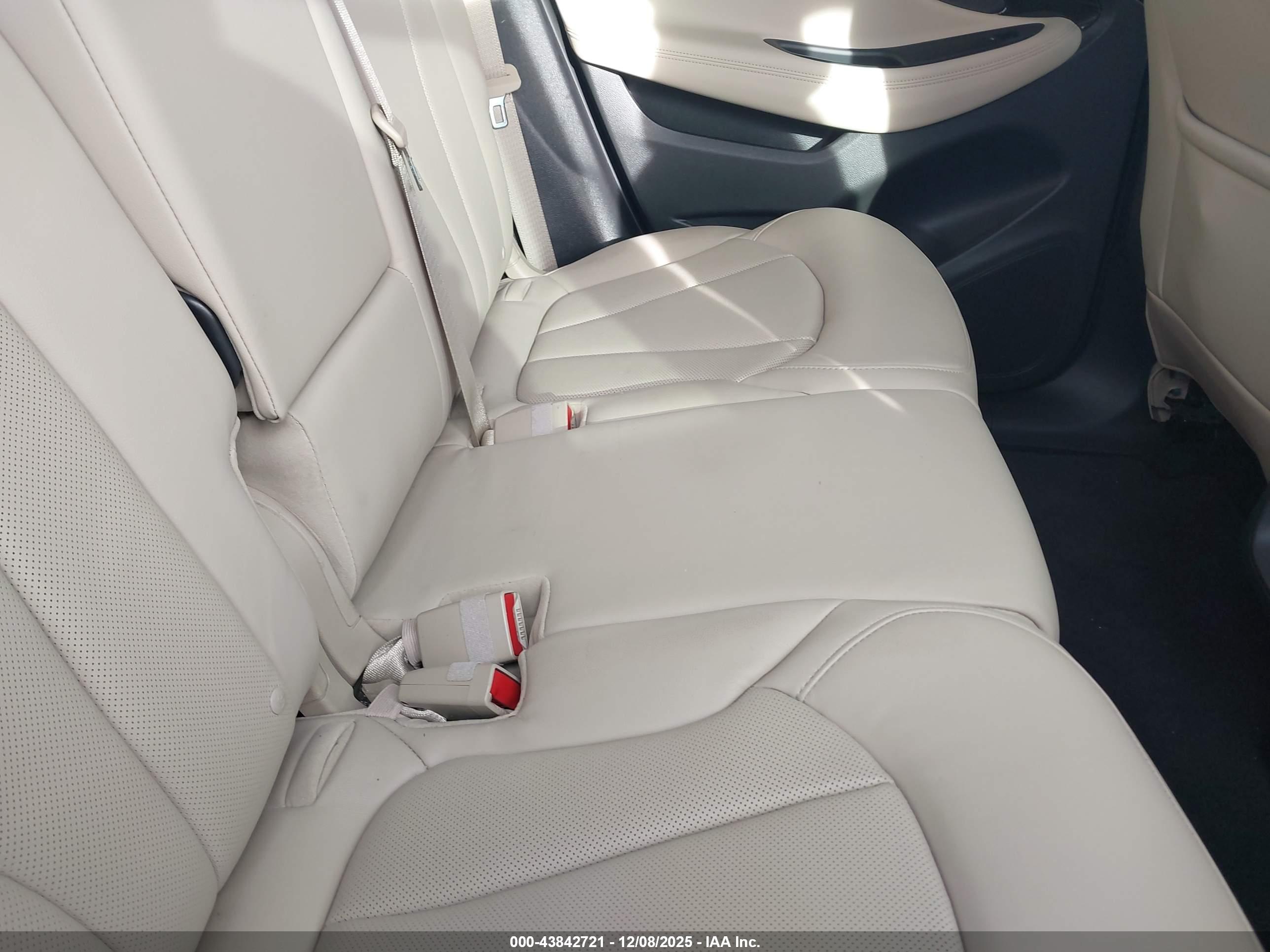 BUICK ENVISION image 8