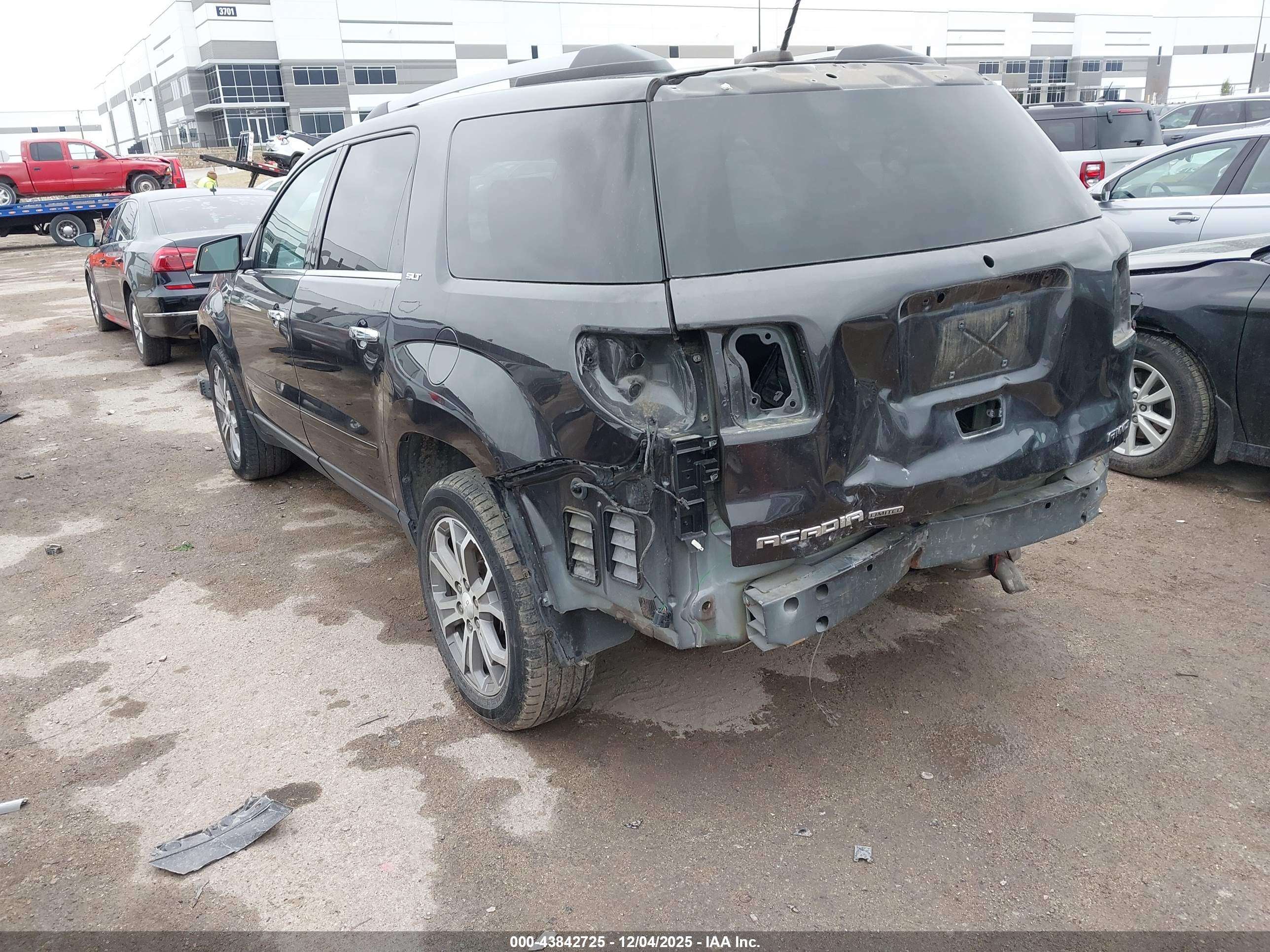 GMC ACADIA image 3