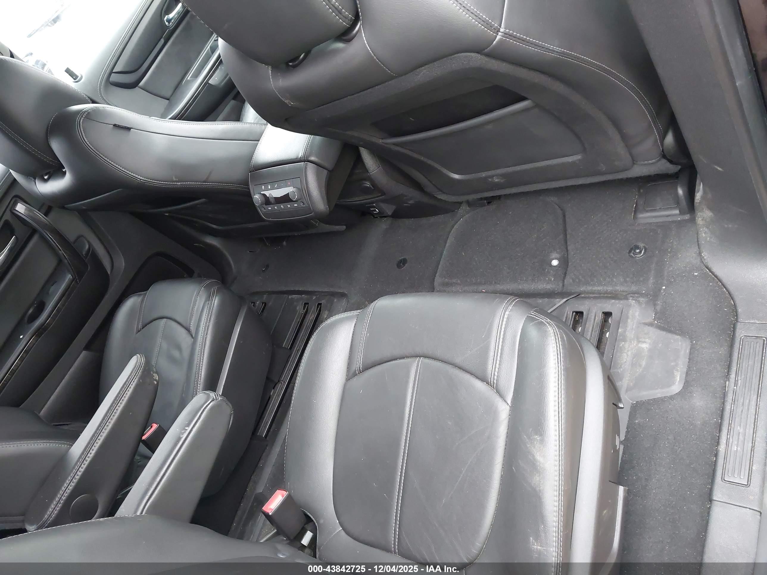 GMC ACADIA image 8