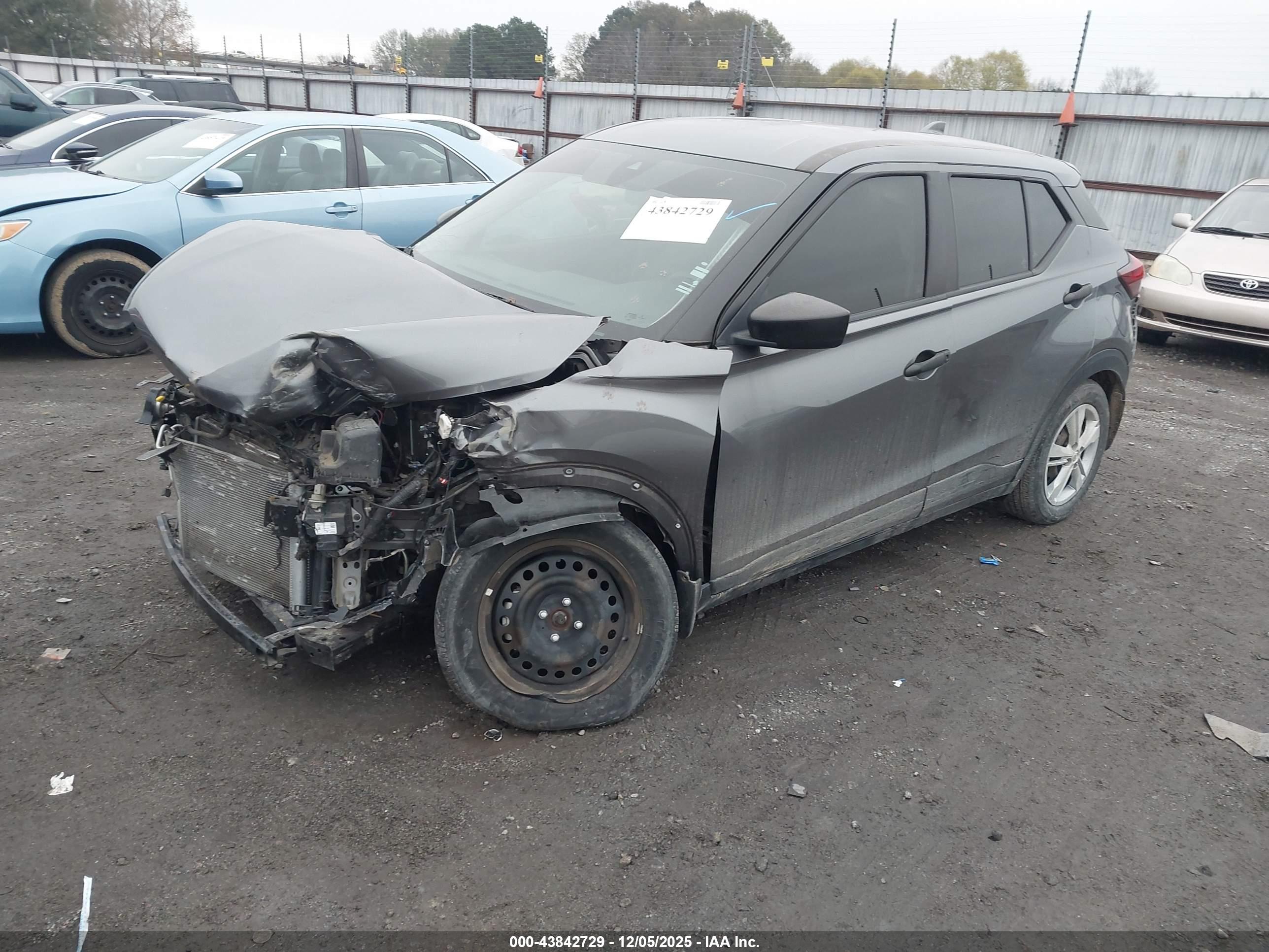 NISSAN KICKS image 2