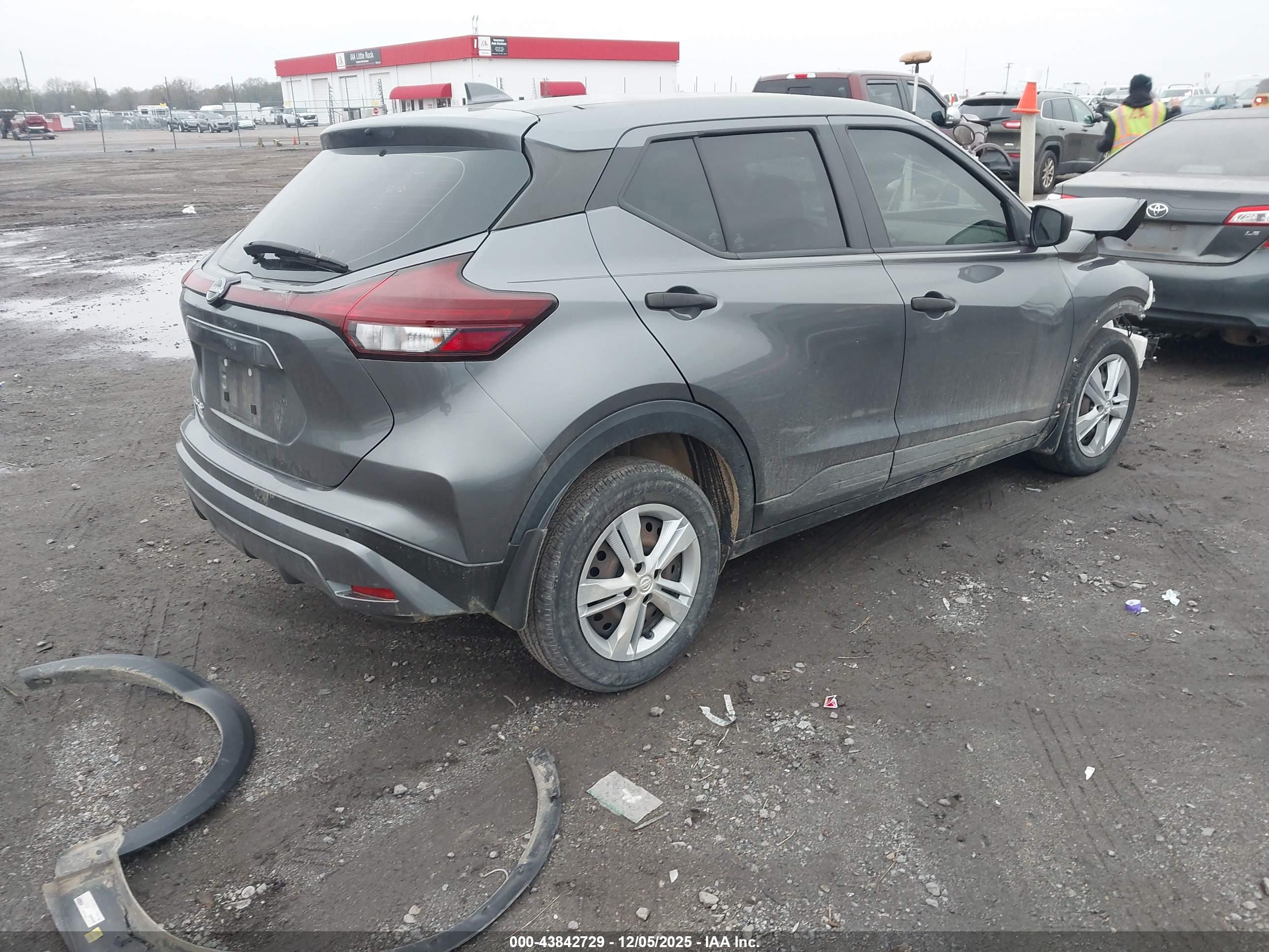NISSAN KICKS image 4