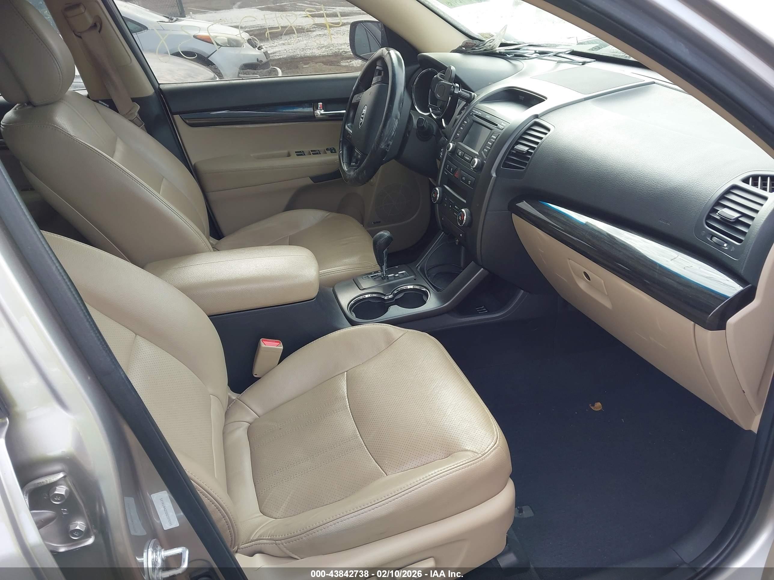 KIA SORENTO image 5