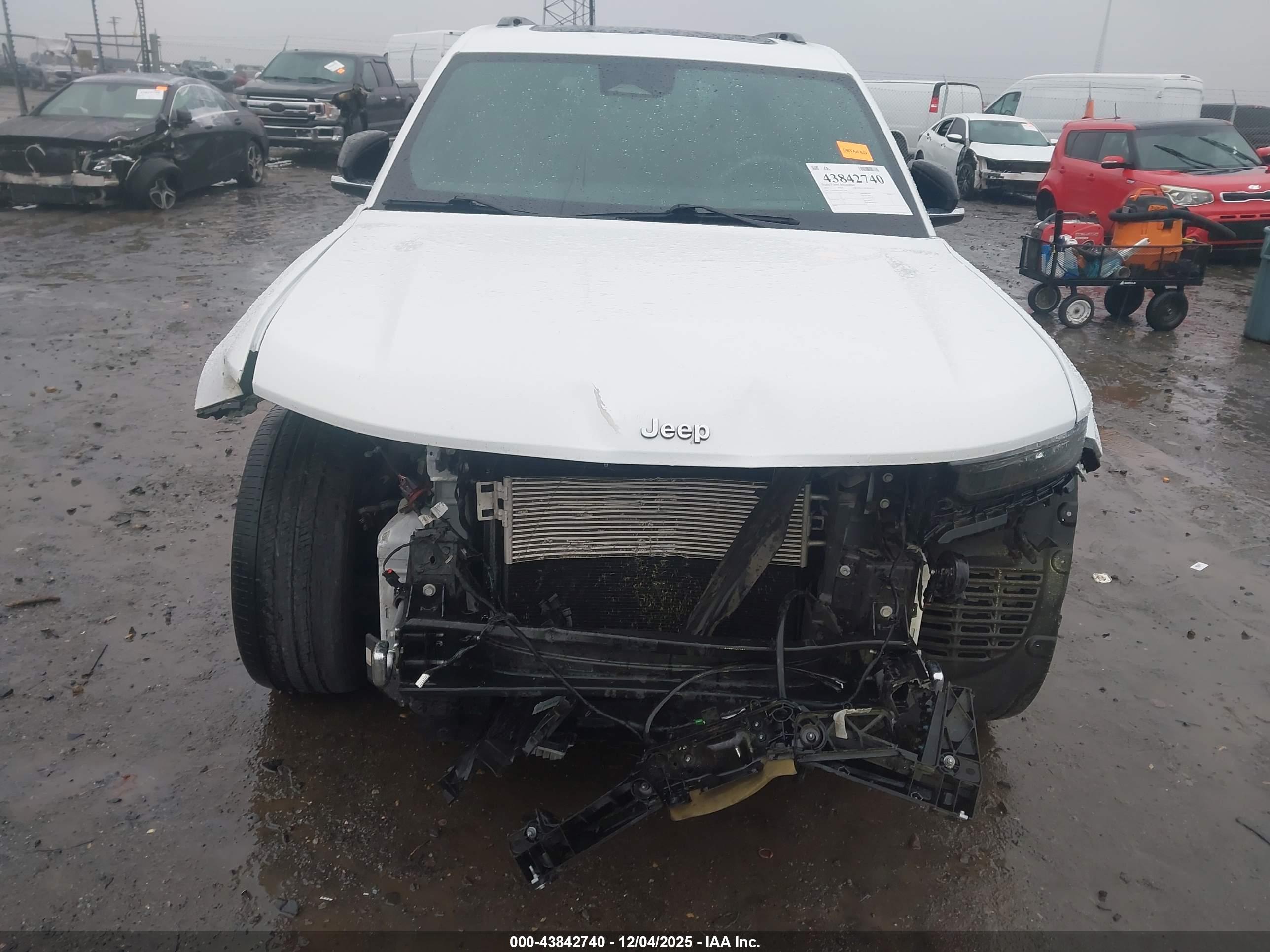 JEEP GRAND image 6