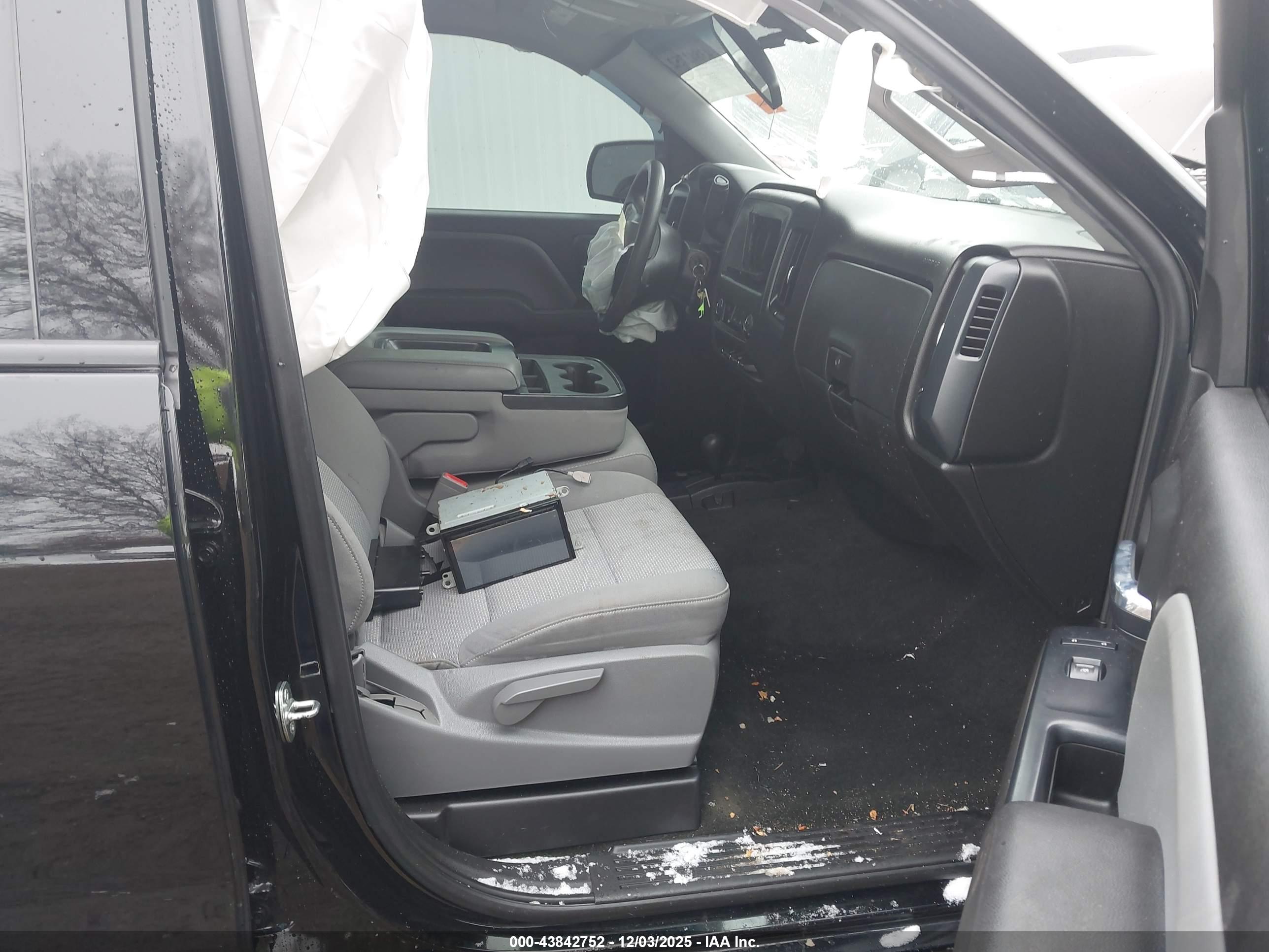 CHEVROLET SILVERADO image 5