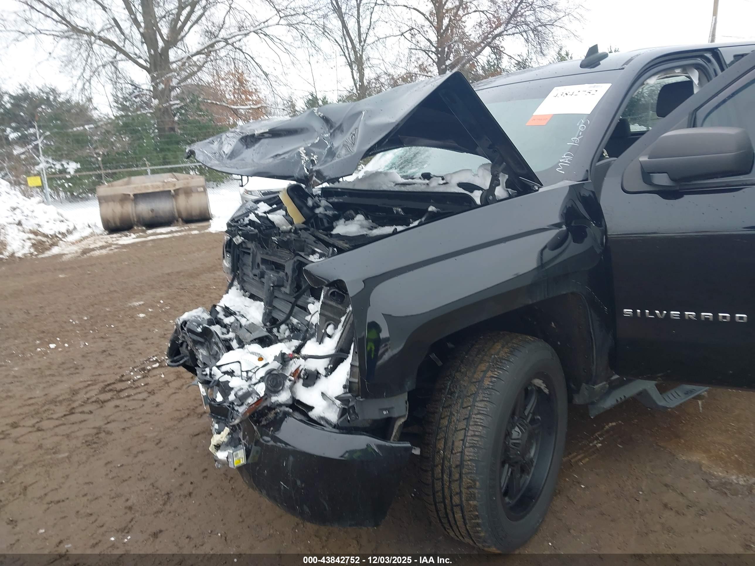 CHEVROLET SILVERADO image 6