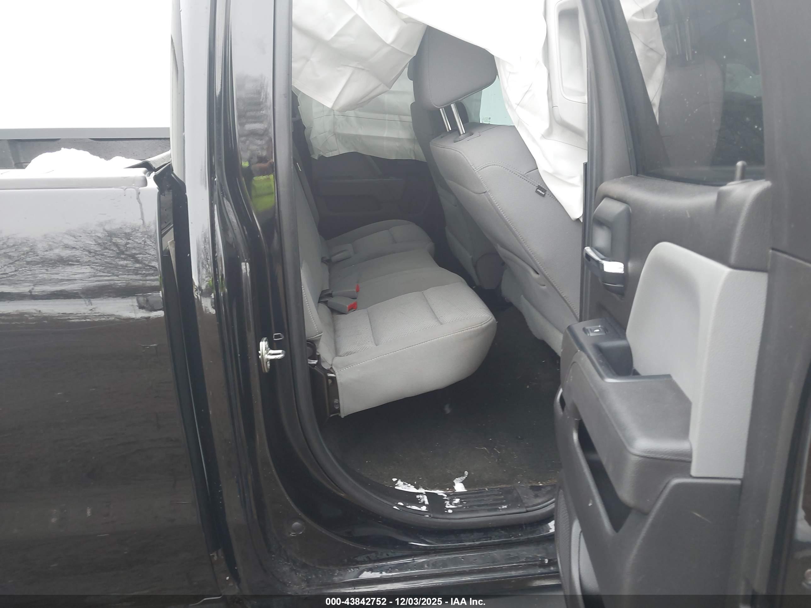 CHEVROLET SILVERADO image 8