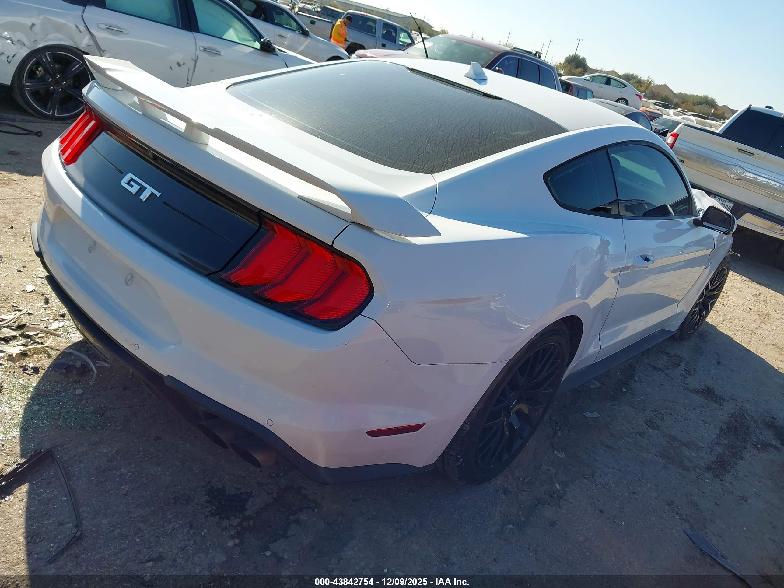 FORD MUSTANG image 4