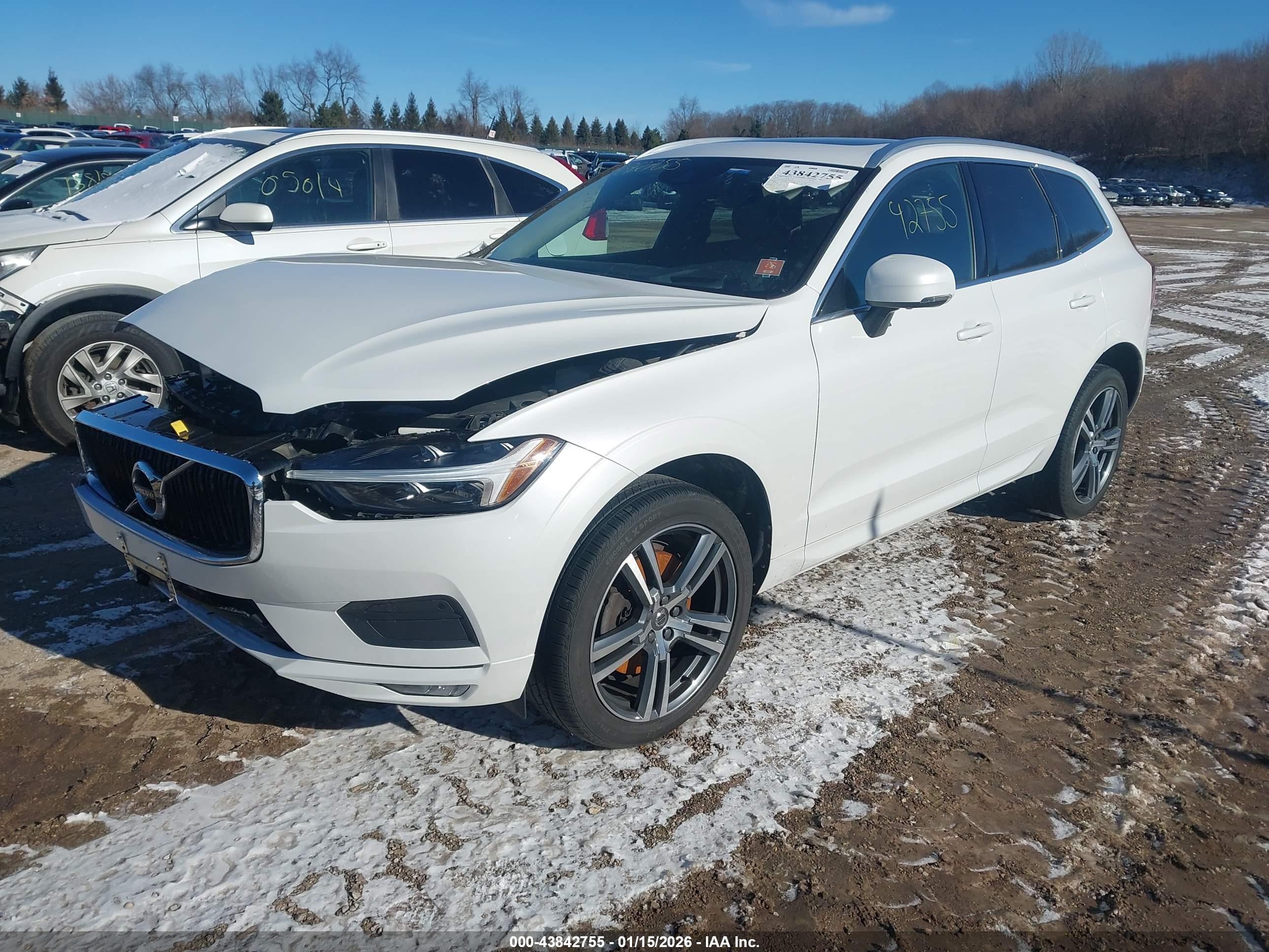 VOLVO XC60 image 2