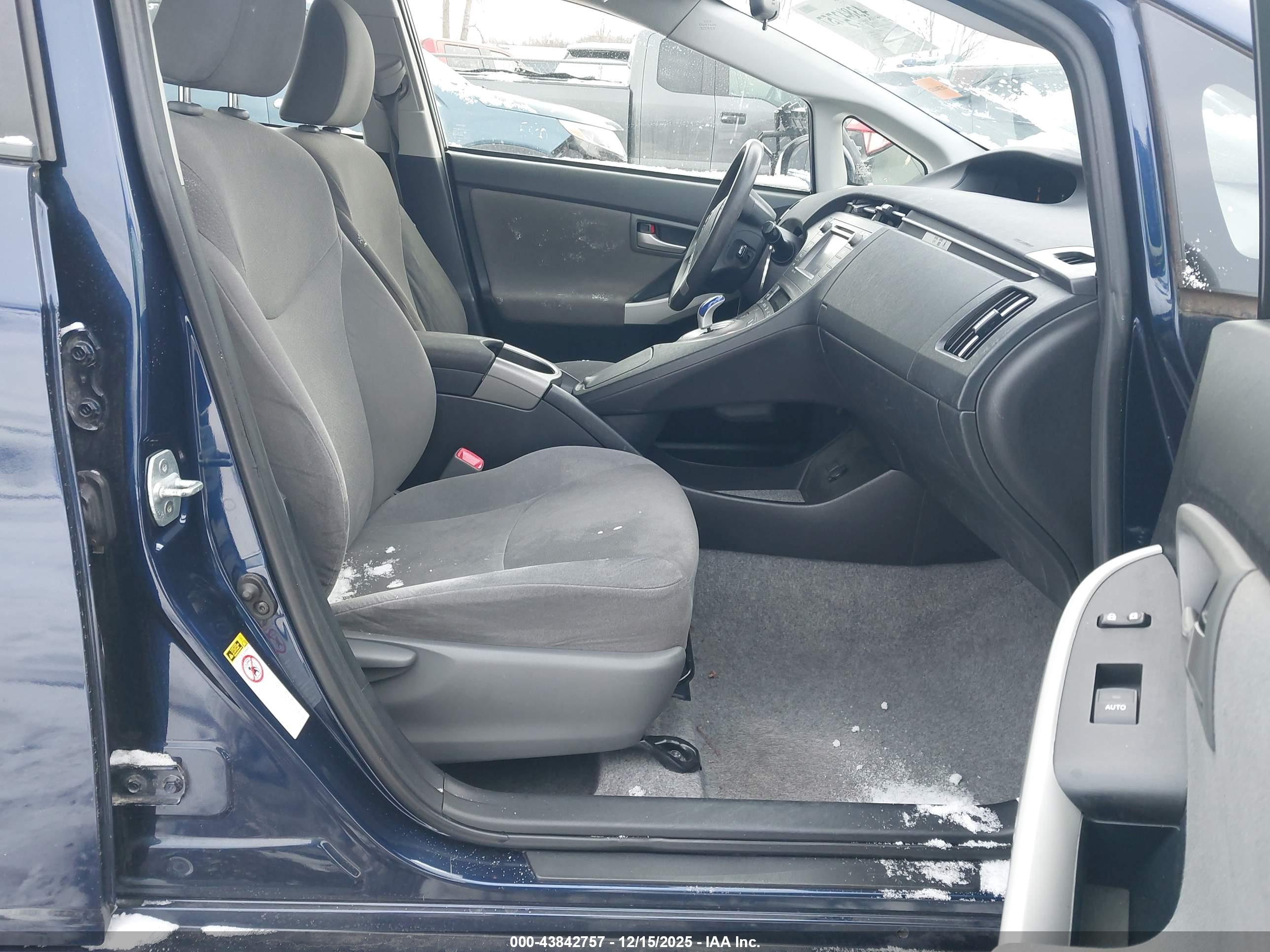 TOYOTA PRIUS image 5