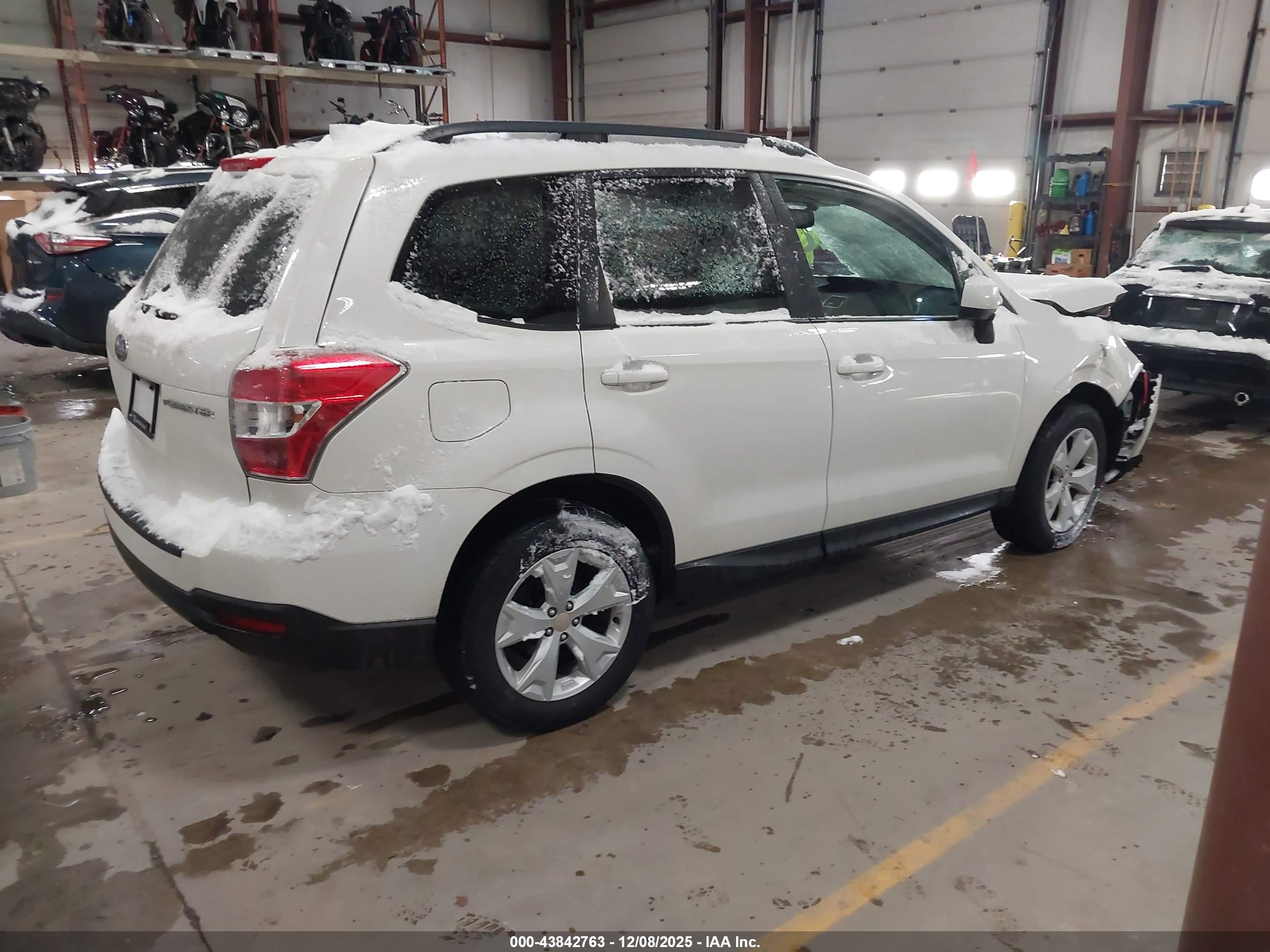 SUBARU FORESTER image 4