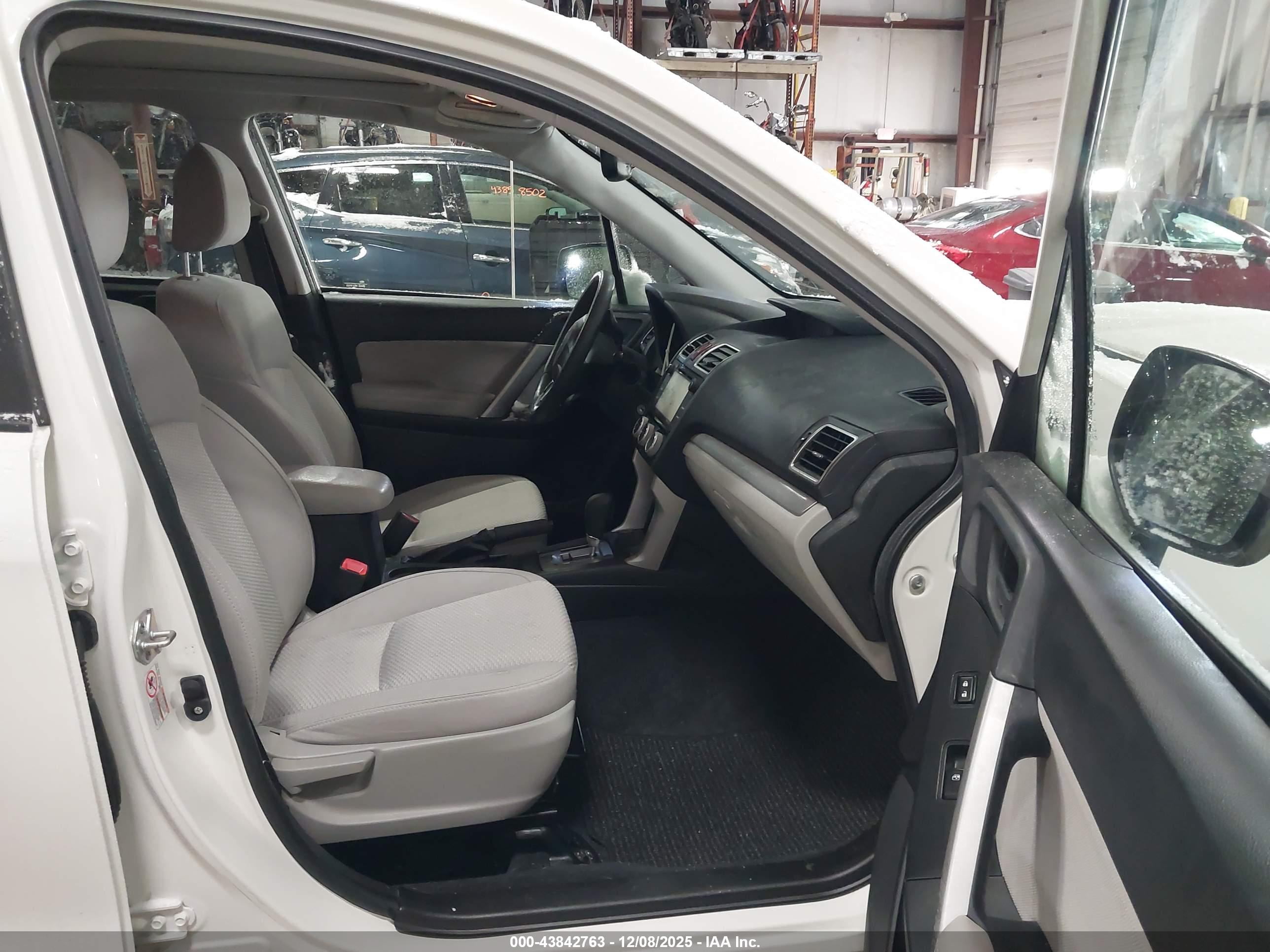 SUBARU FORESTER image 5