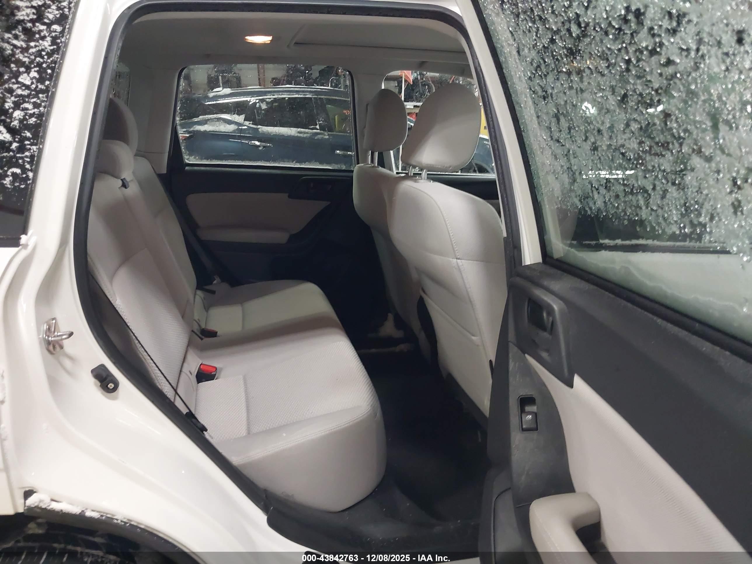 SUBARU FORESTER image 8