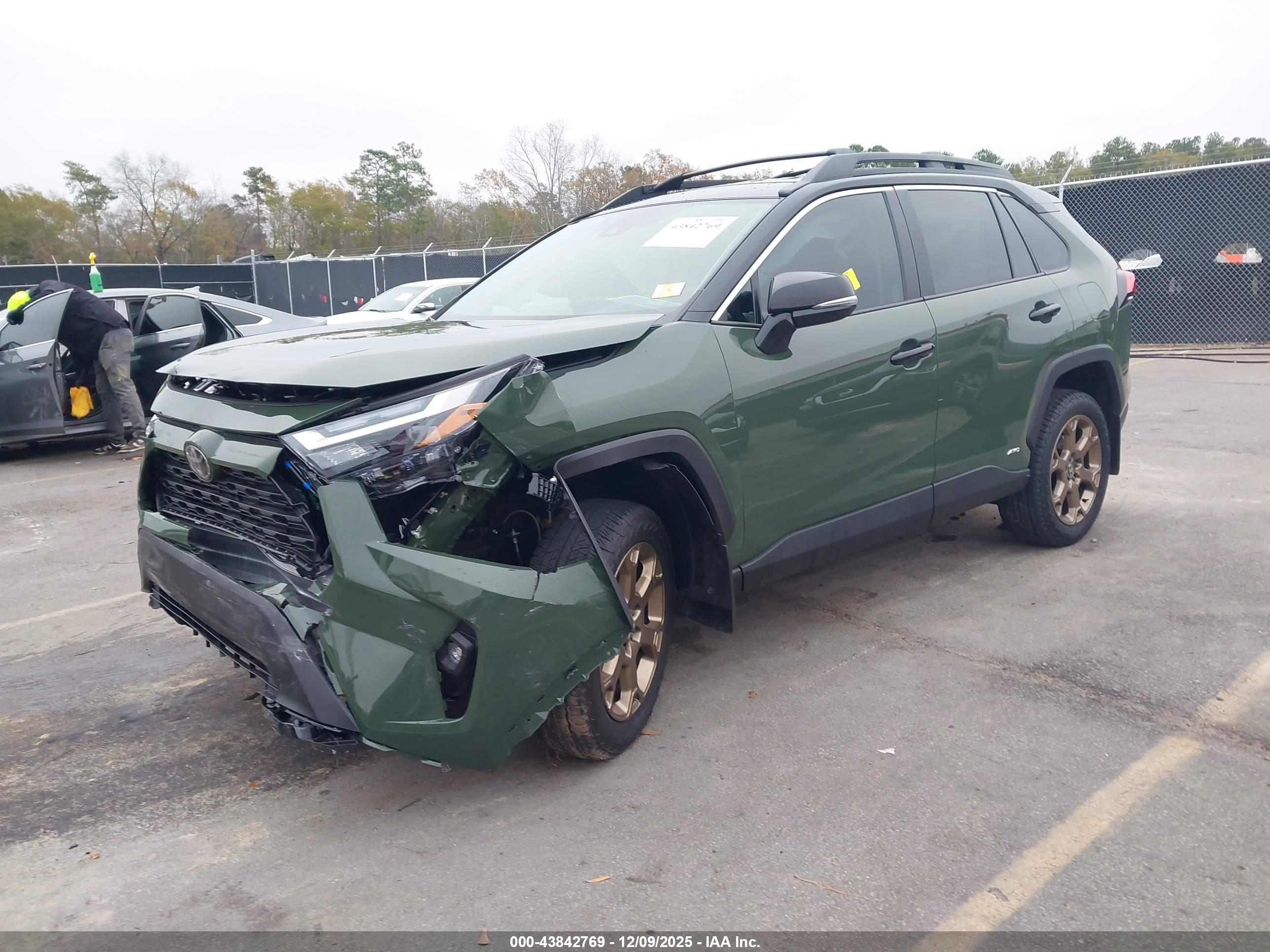 TOYOTA RAV4 image 2