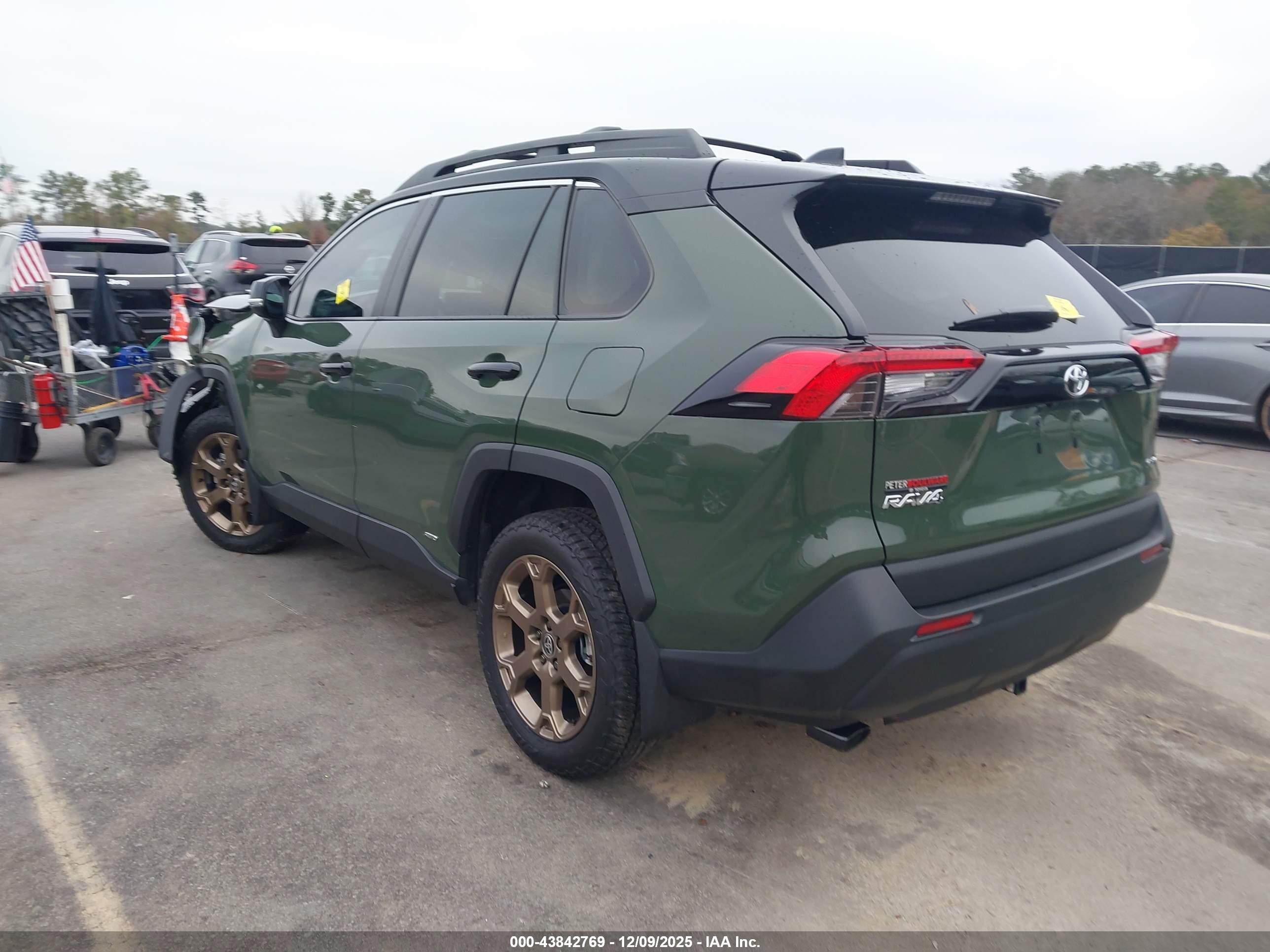 TOYOTA RAV4 image 3