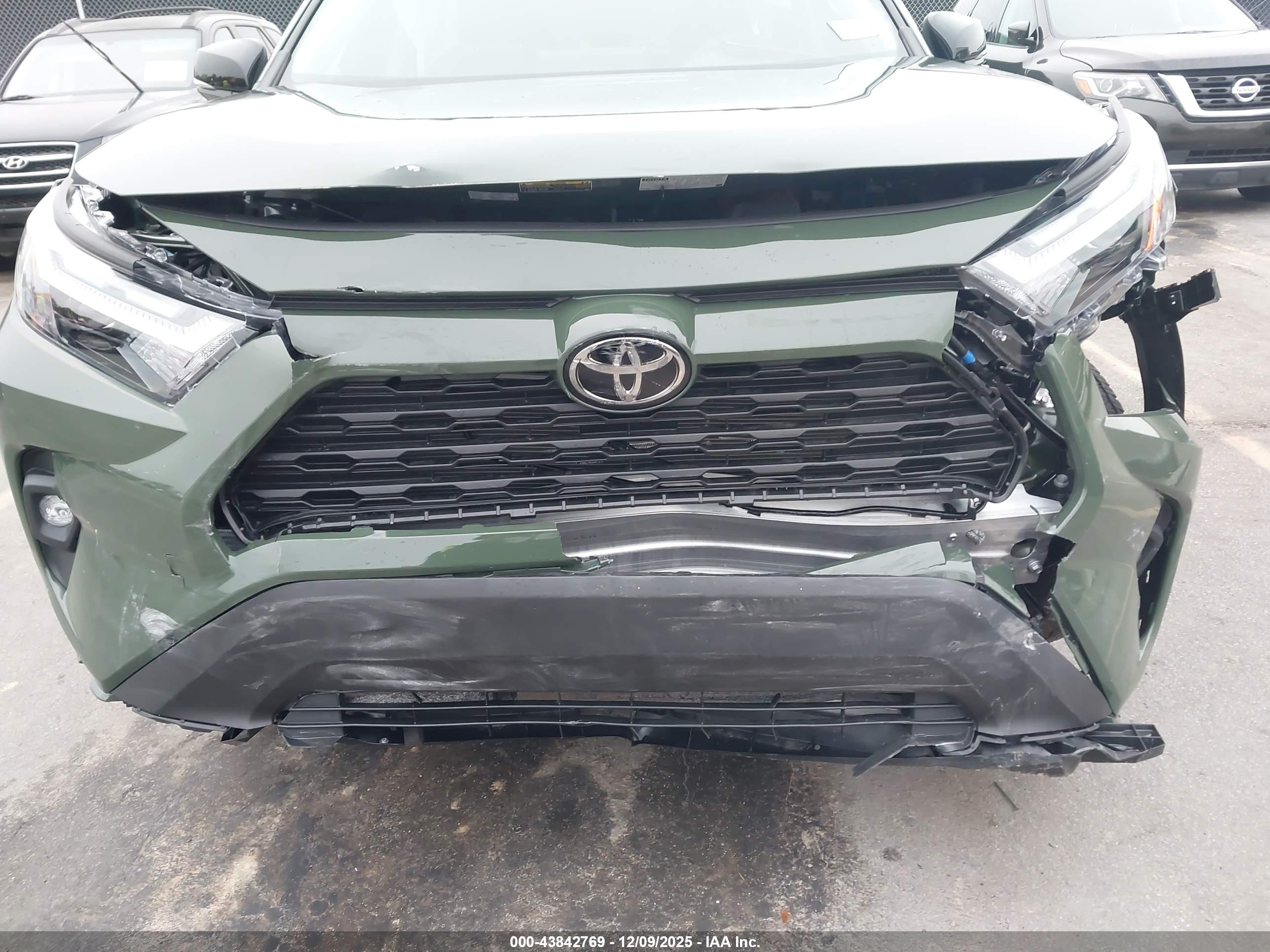 TOYOTA RAV4 image 6