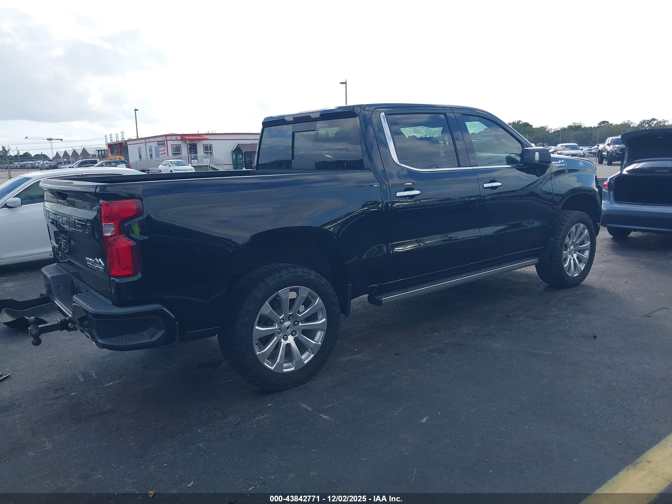 CHEVROLET SILVERADO image 4