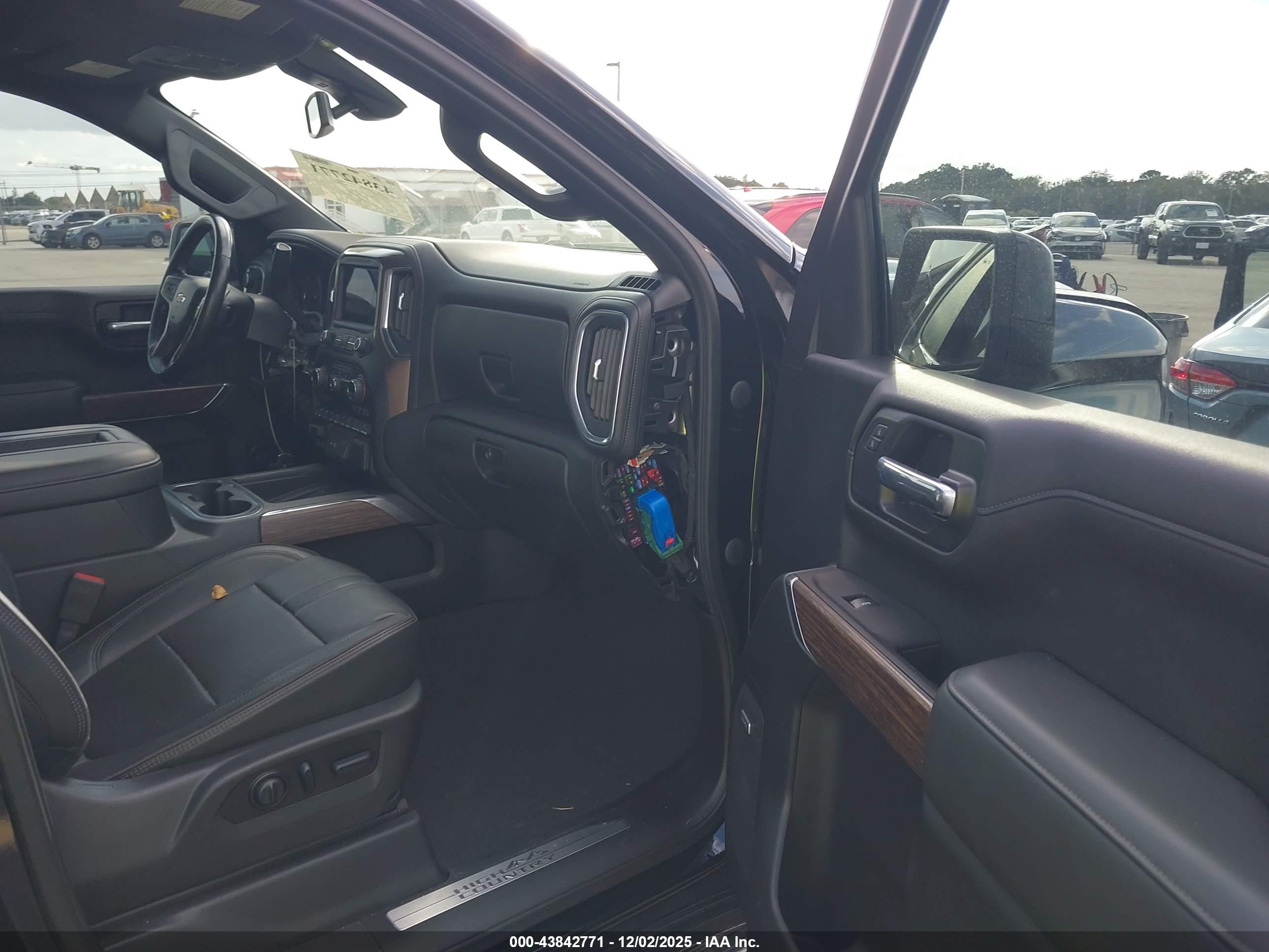 CHEVROLET SILVERADO image 5