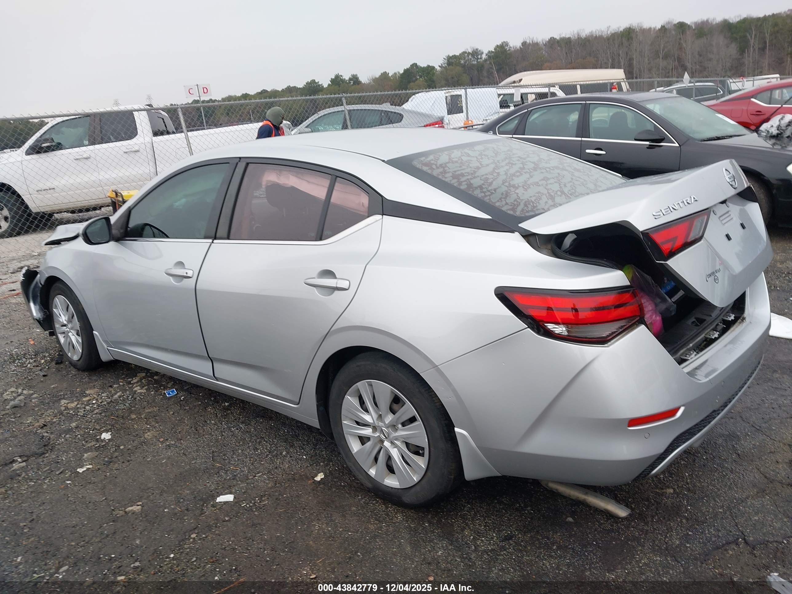 NISSAN SENTRA image 3