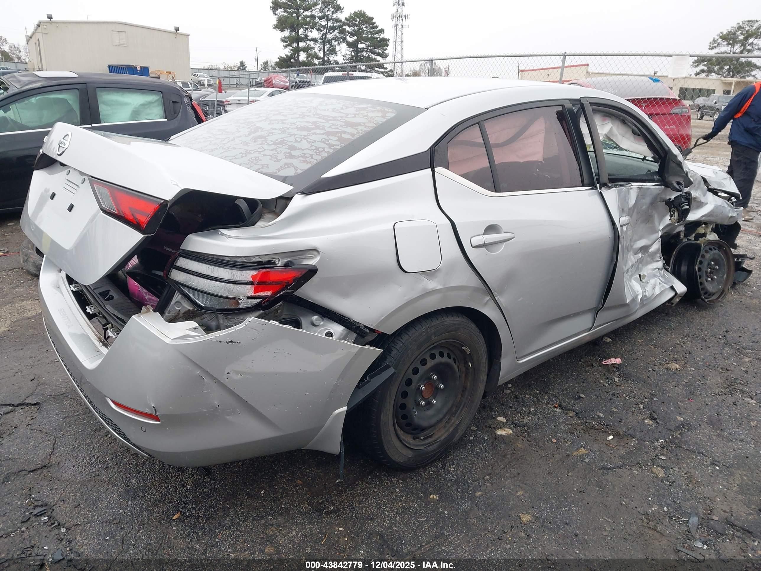 NISSAN SENTRA image 4