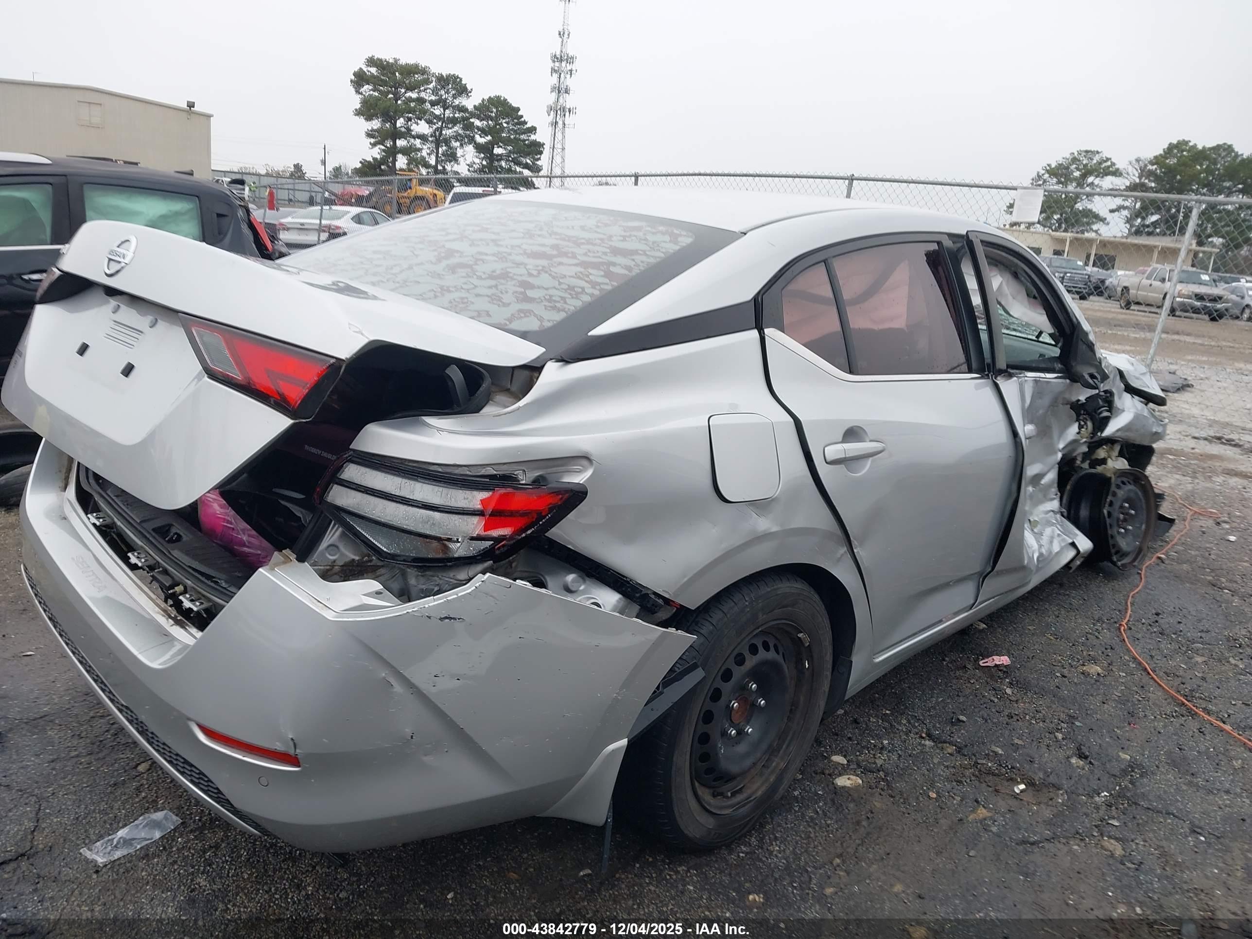 NISSAN SENTRA image 6