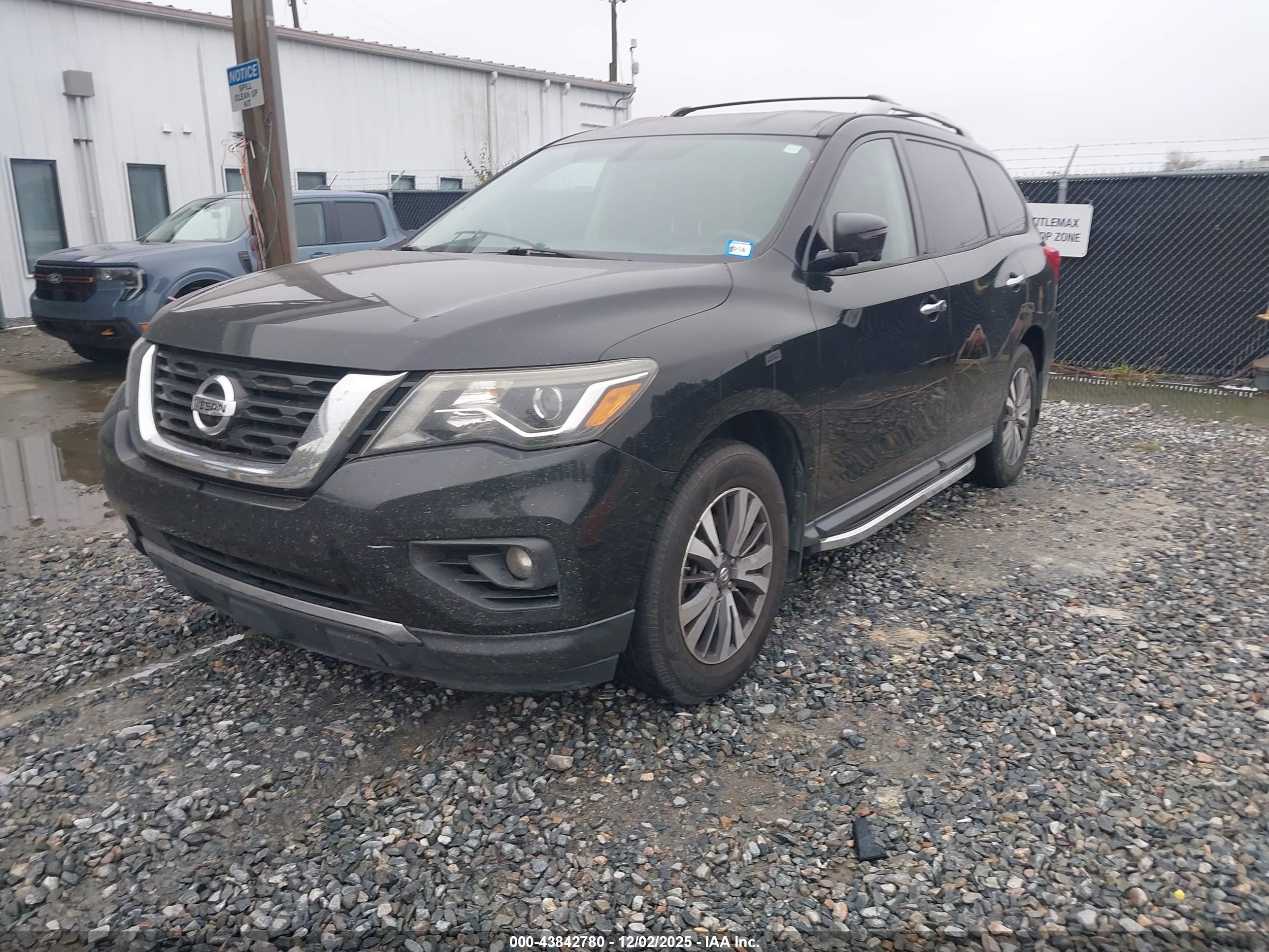 NISSAN PATHFINDER image 2