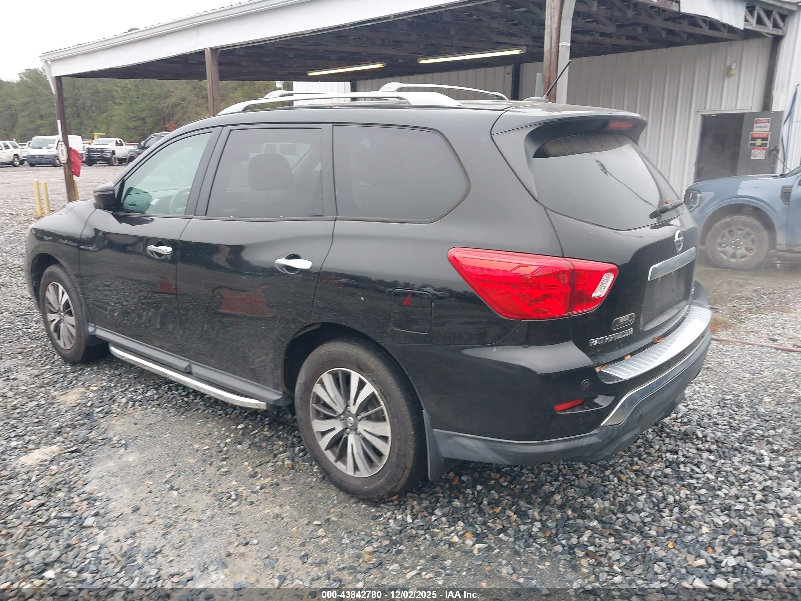NISSAN PATHFINDER image 3