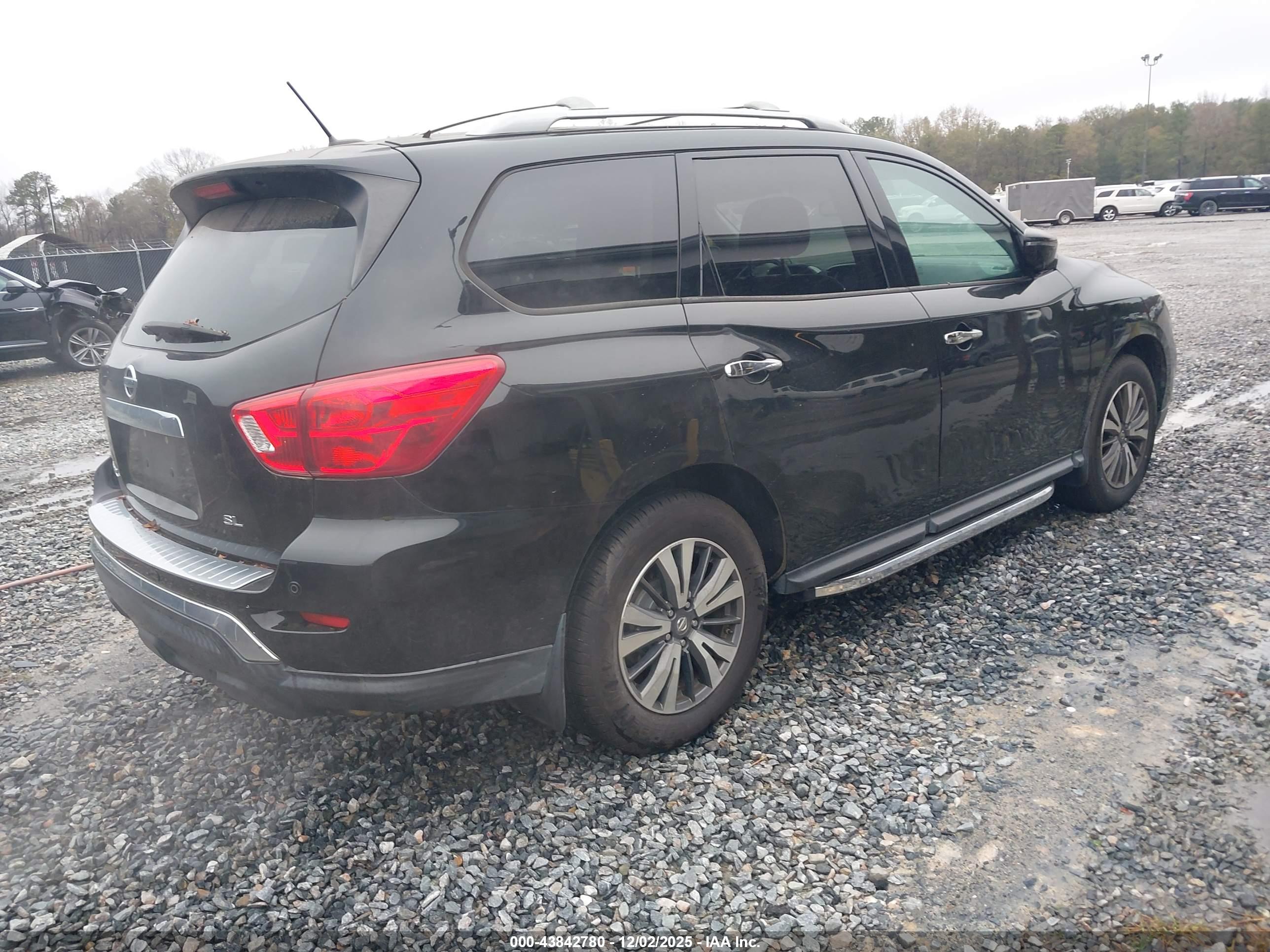 NISSAN PATHFINDER image 4