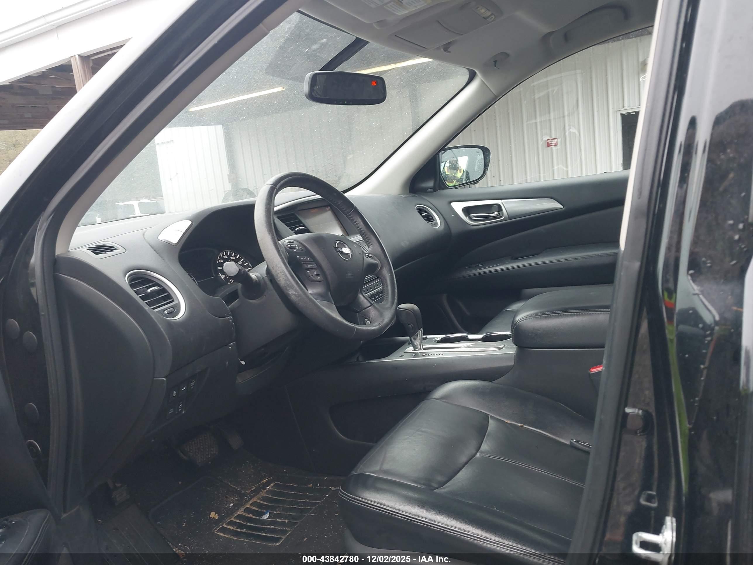 NISSAN PATHFINDER image 5