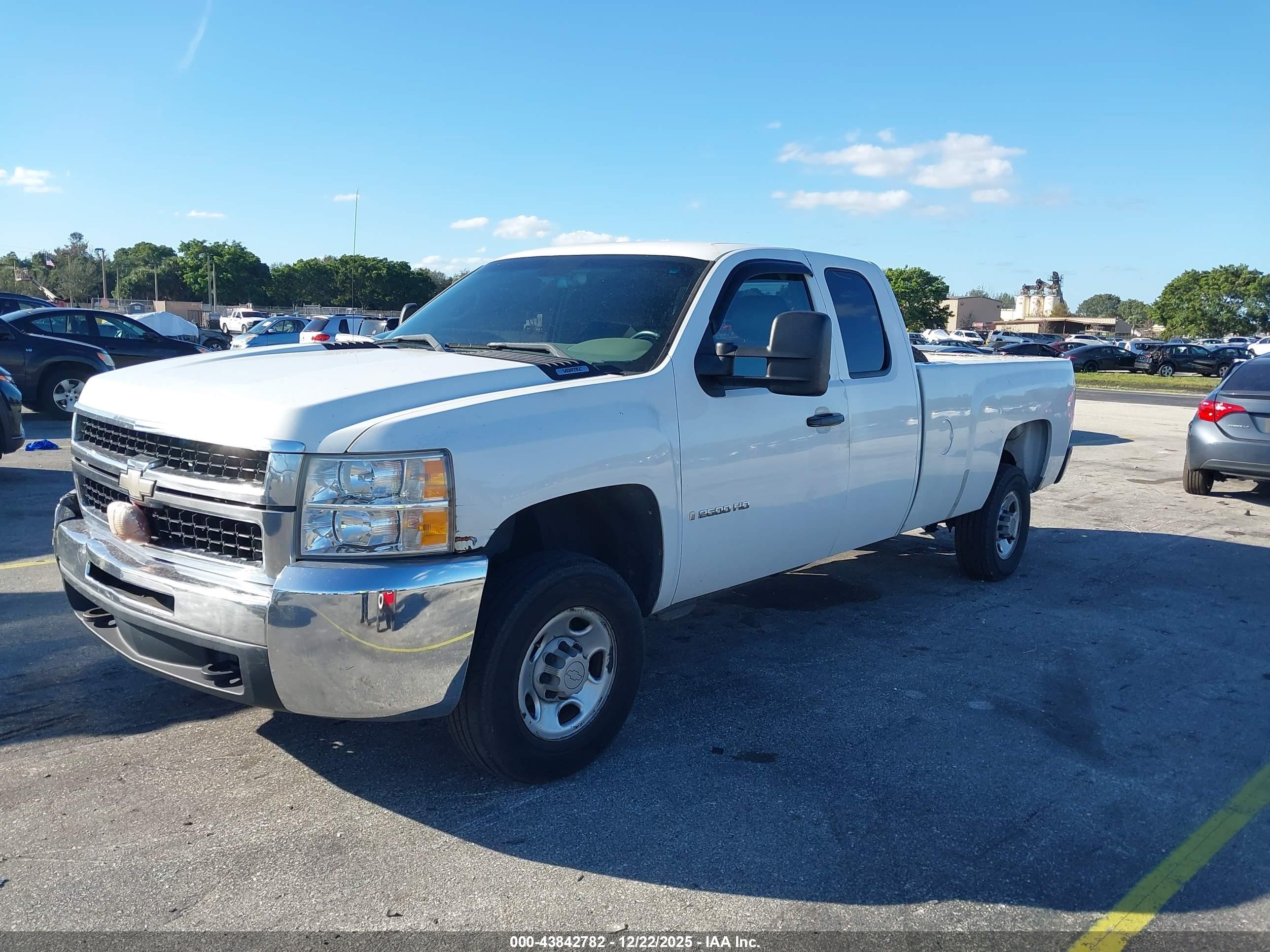CHEVROLET SILVERADO image 2