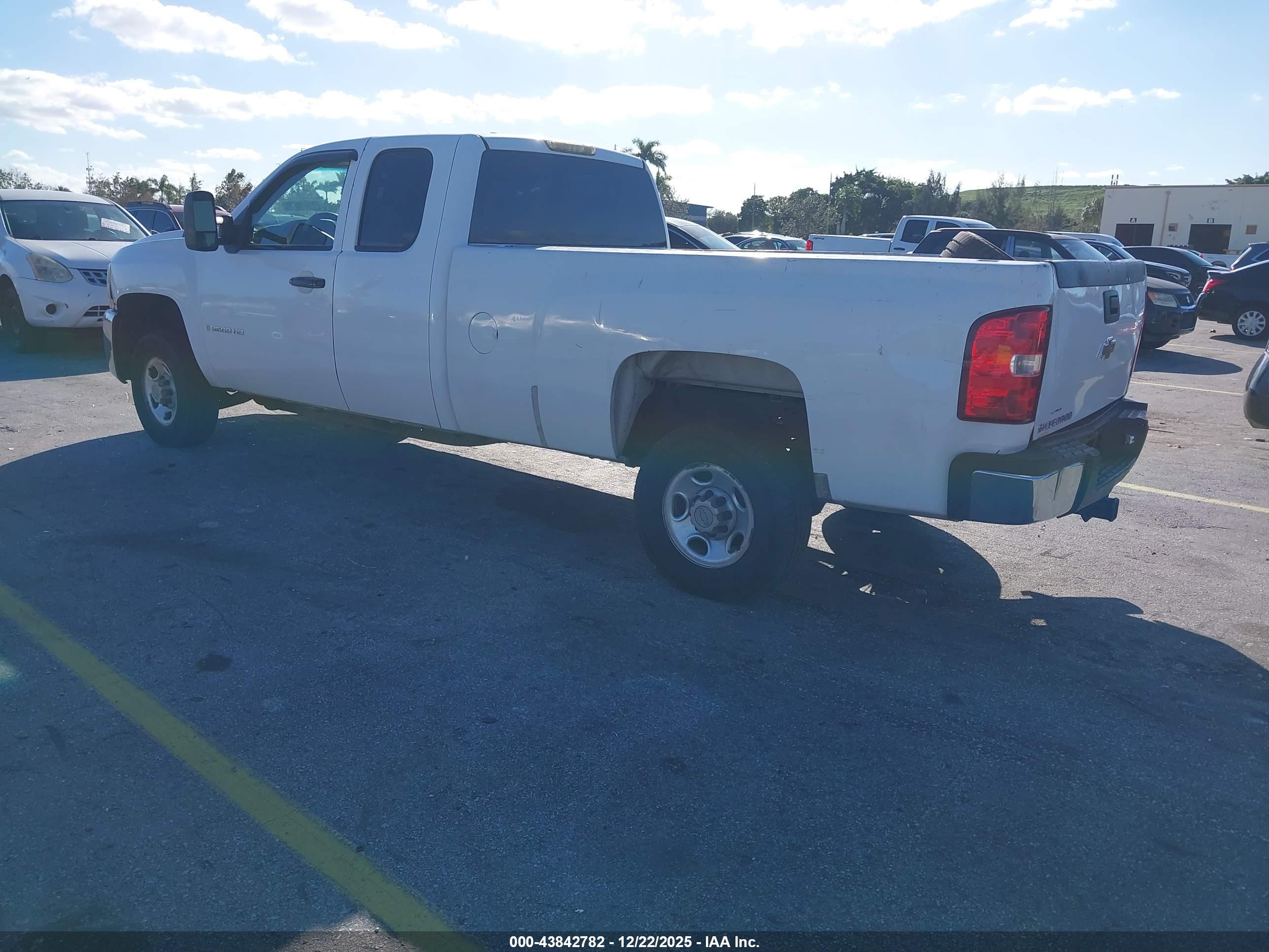 CHEVROLET SILVERADO image 3