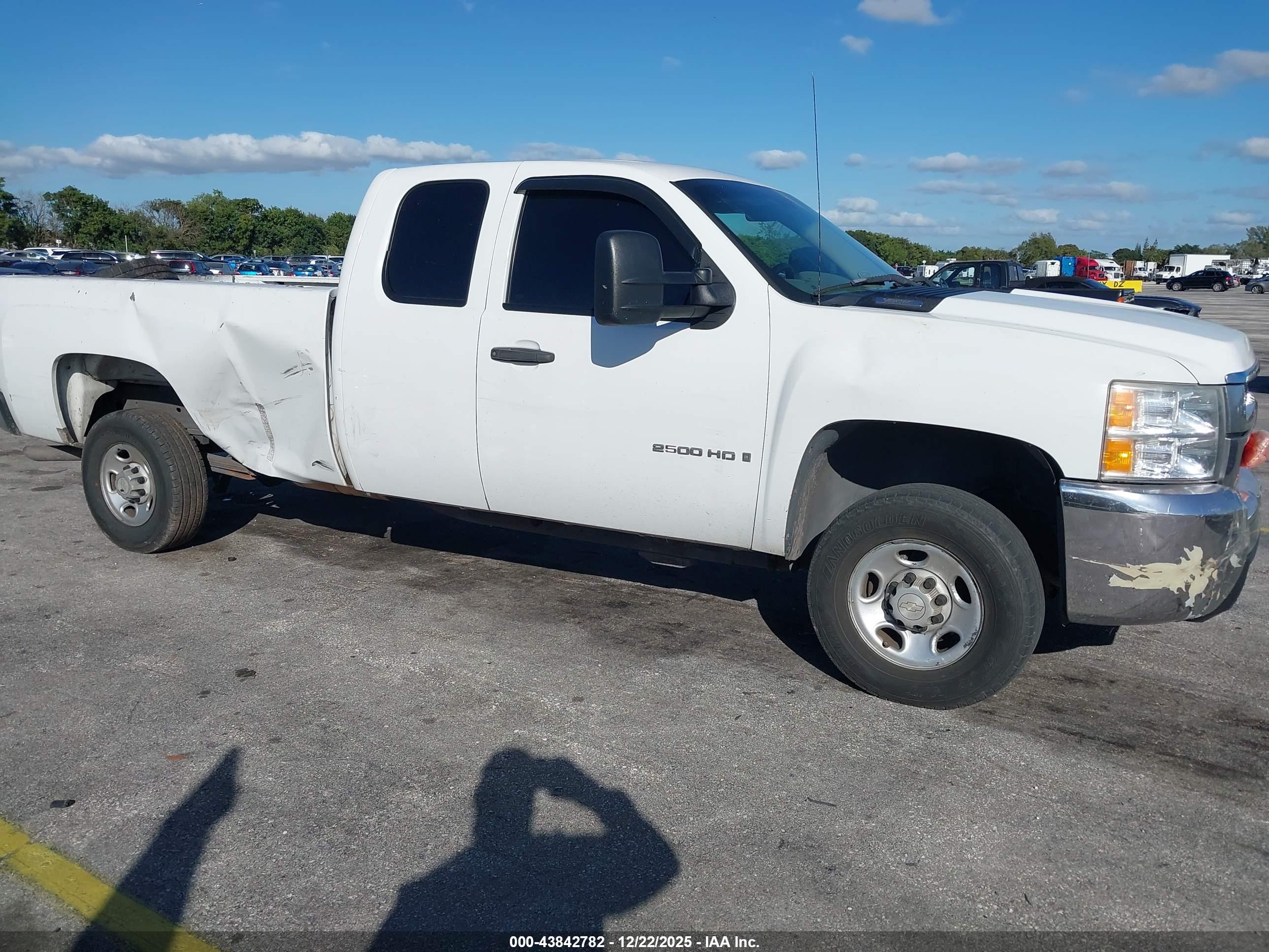 CHEVROLET SILVERADO image 6