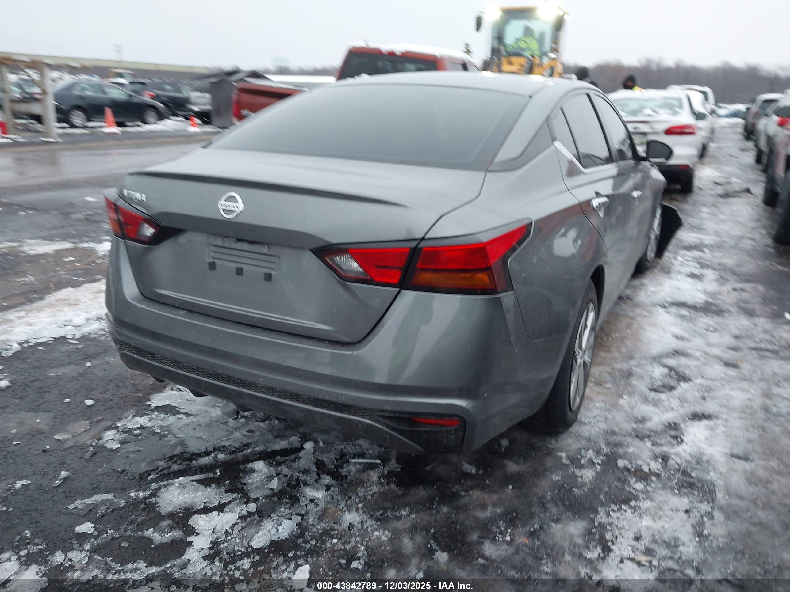 NISSAN ALTIMA image 4