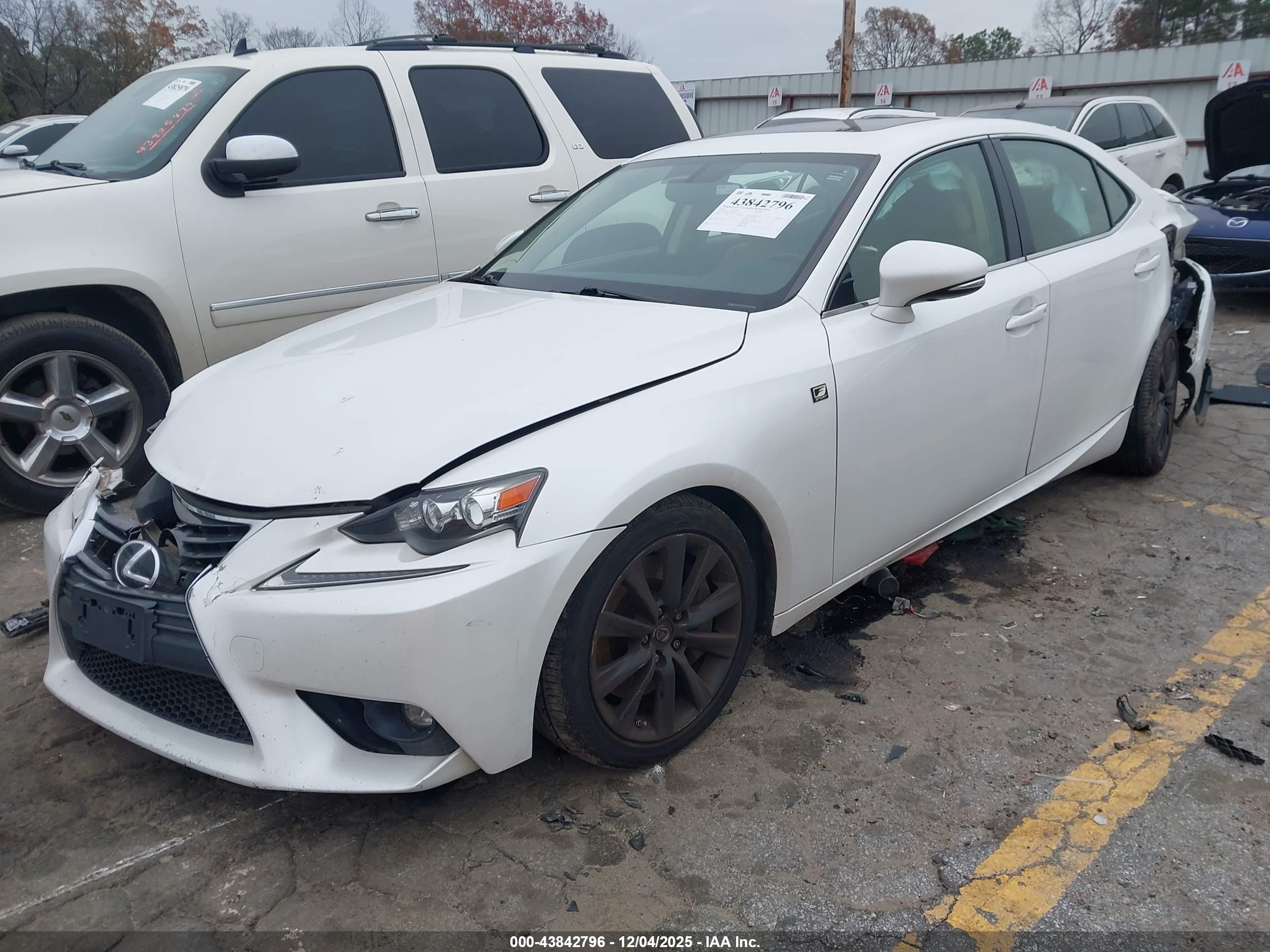LEXUS IS image 2