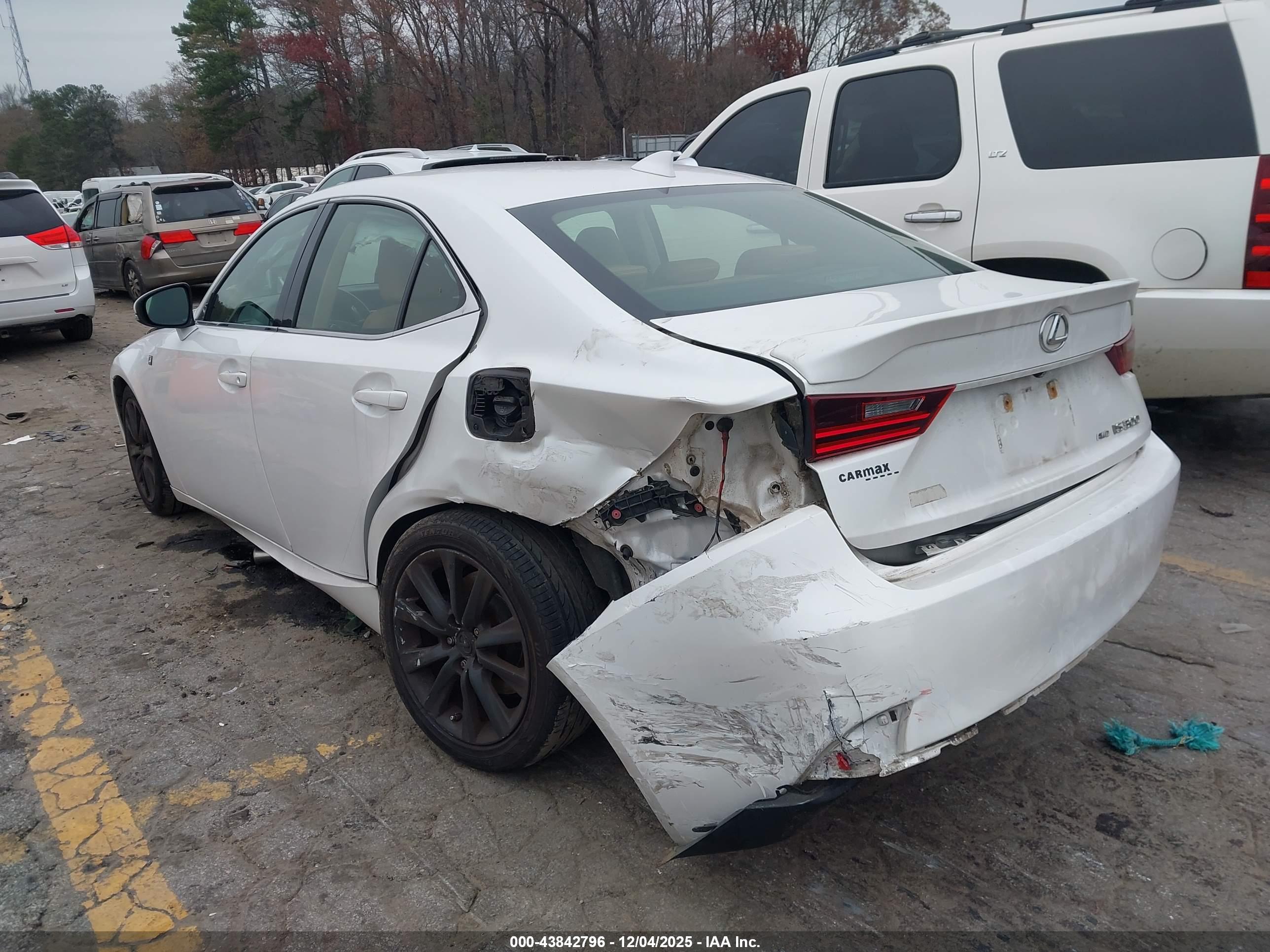 LEXUS IS image 3