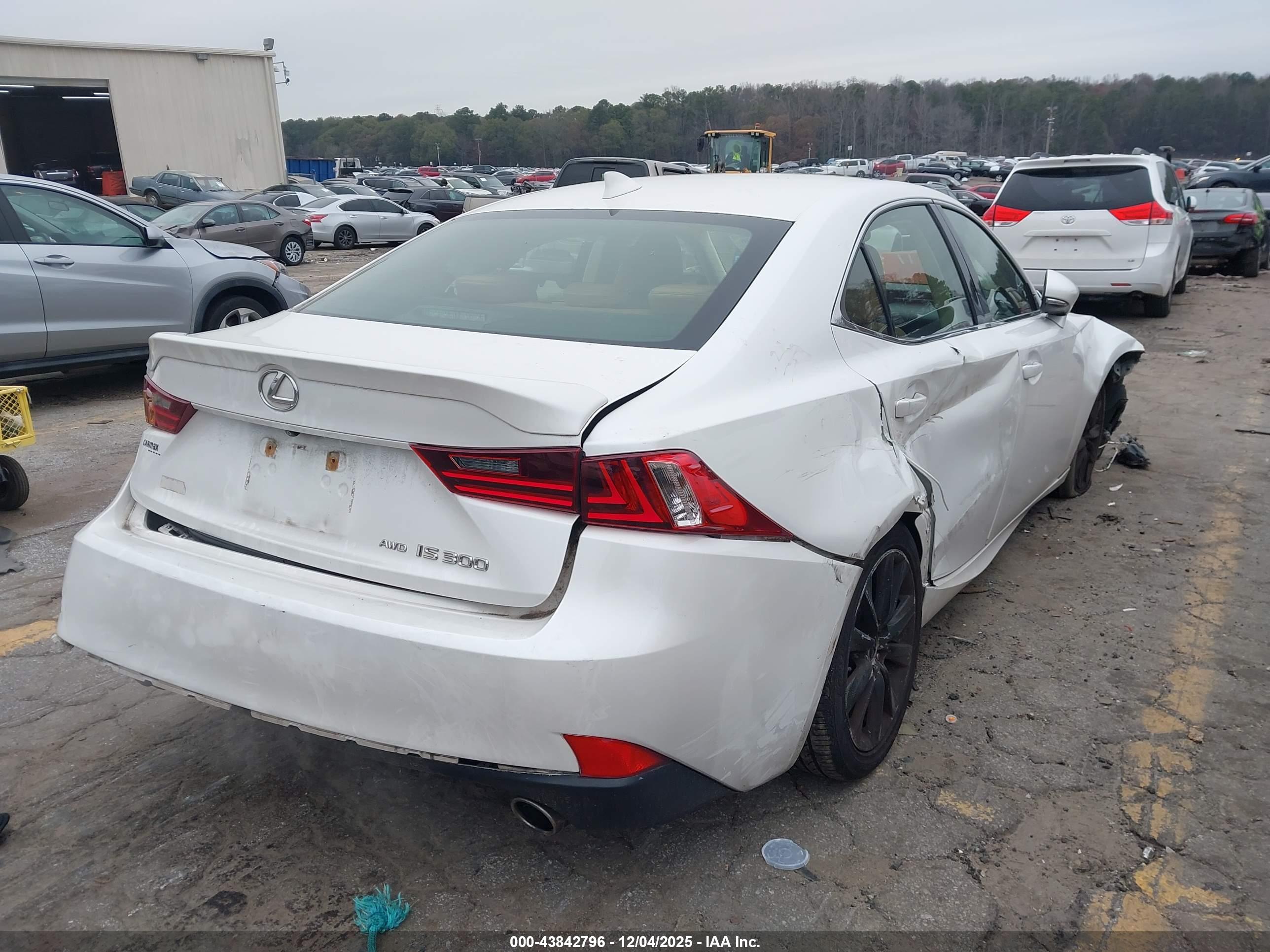 LEXUS IS image 4