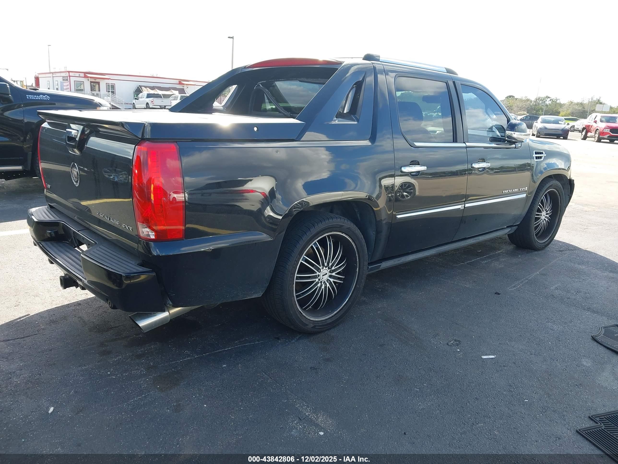 CADILLAC ESCALADE image 4