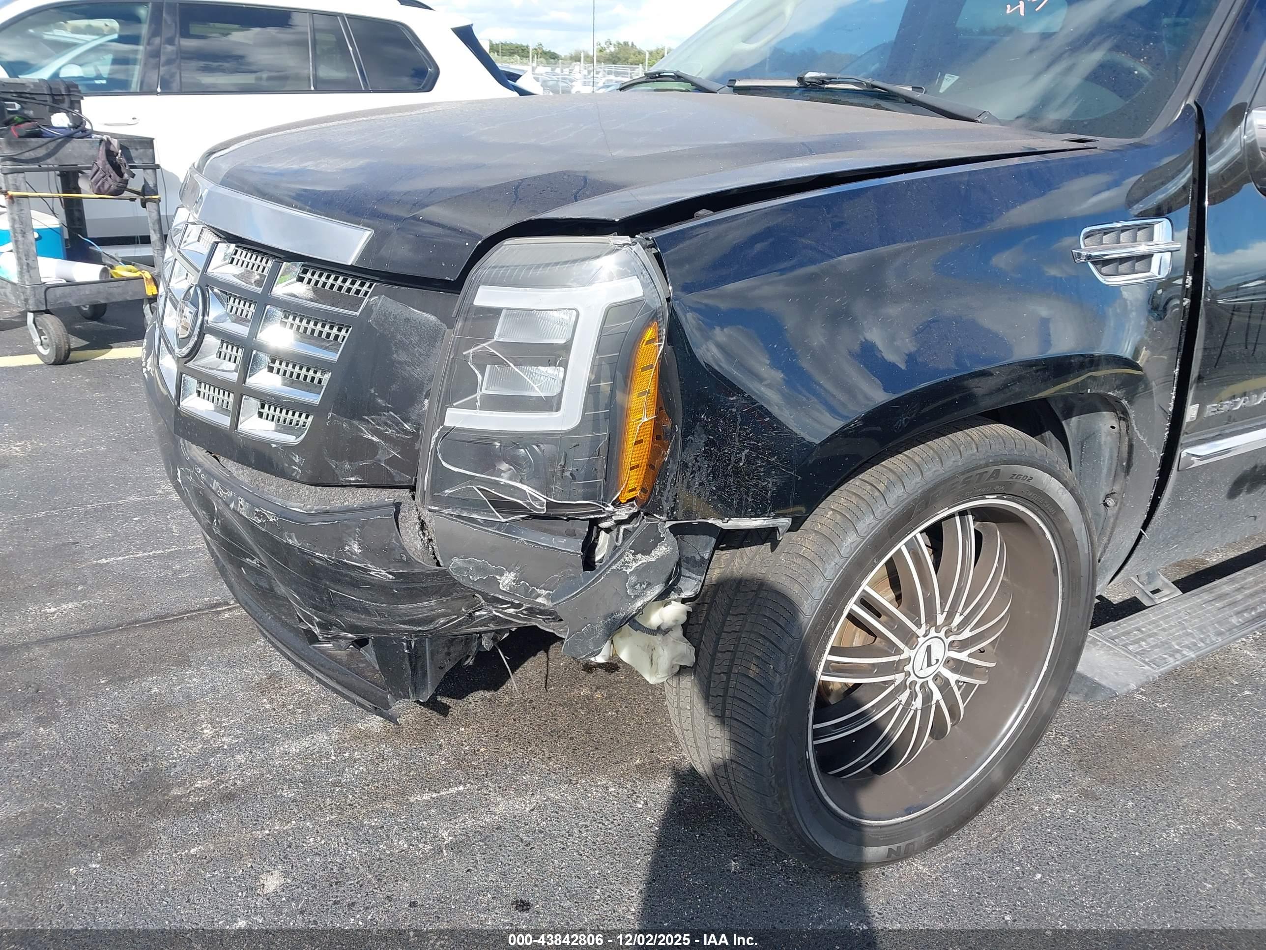 CADILLAC ESCALADE image 6