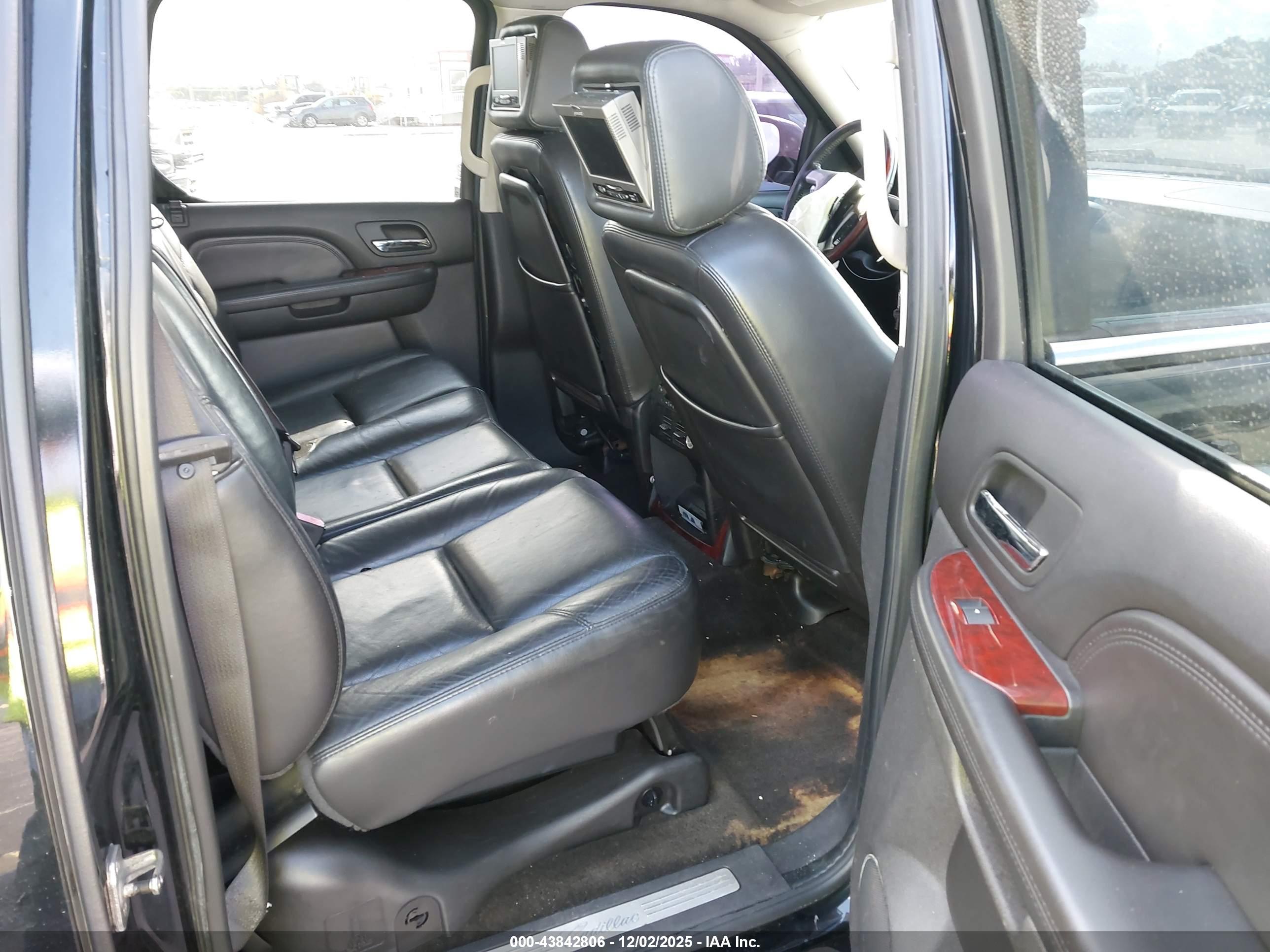 CADILLAC ESCALADE image 8