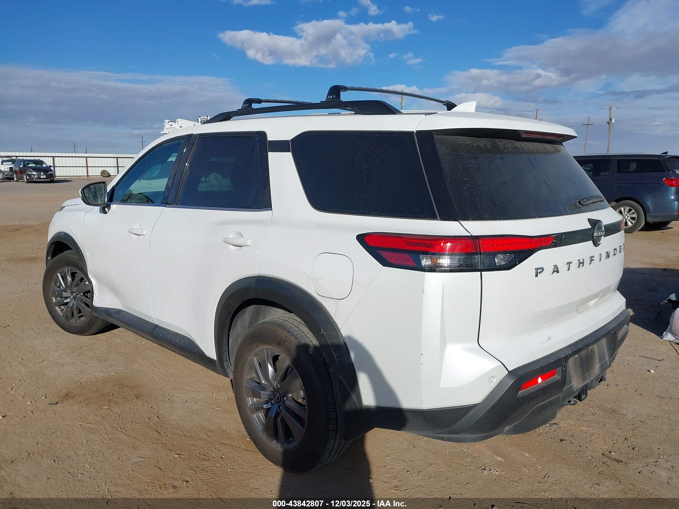 NISSAN PATHFINDER image 3