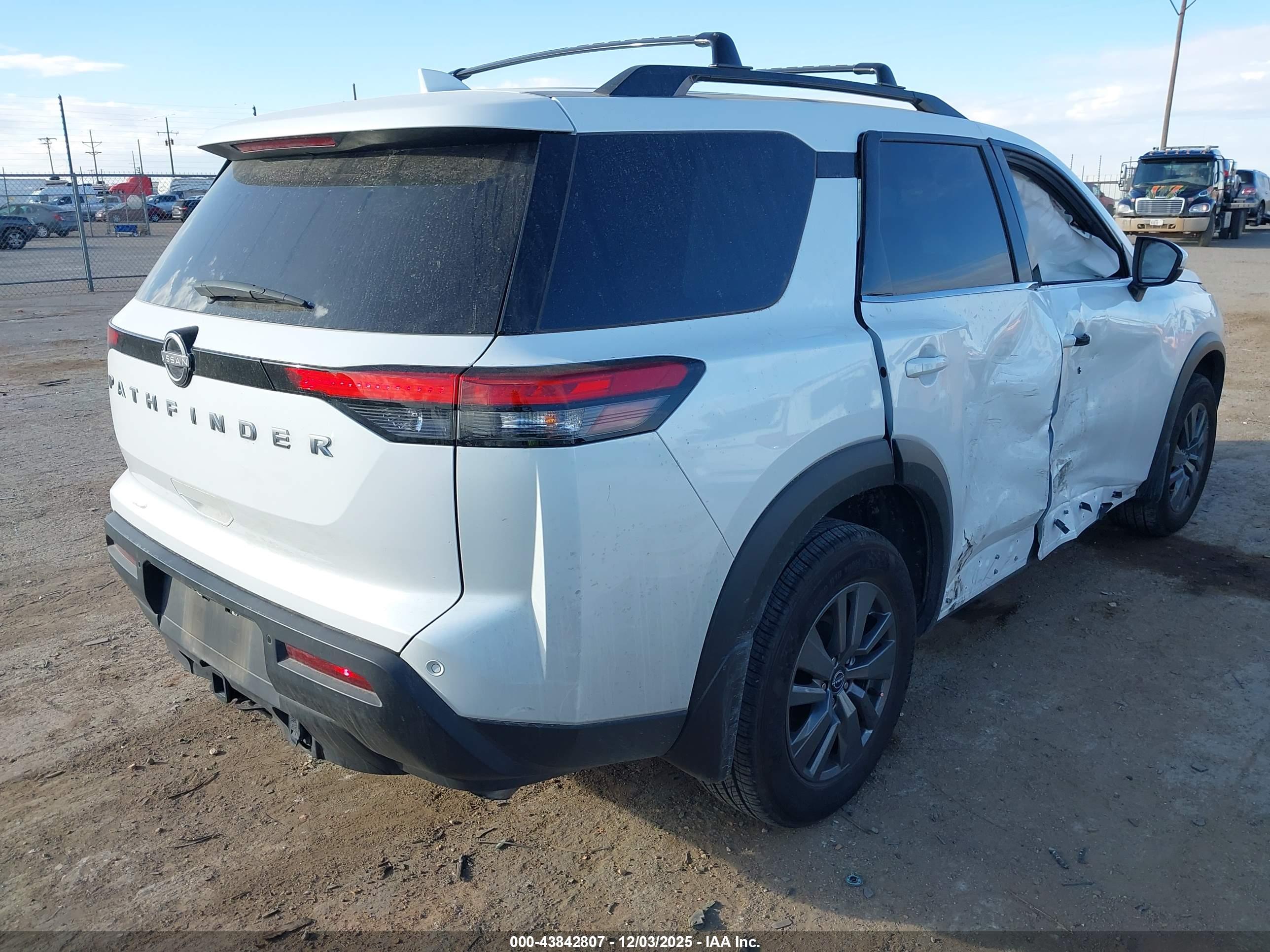 NISSAN PATHFINDER image 4