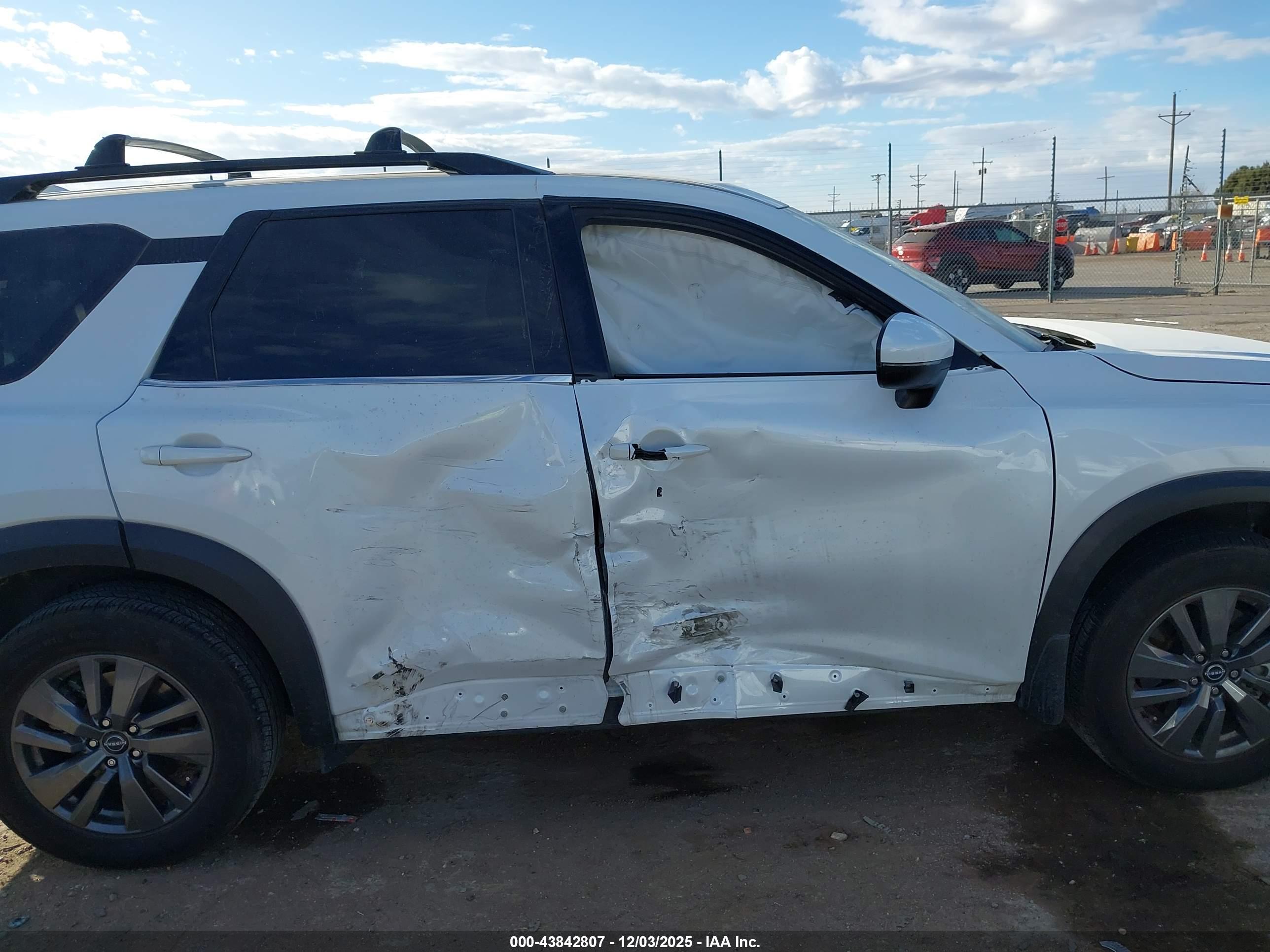 NISSAN PATHFINDER image 6