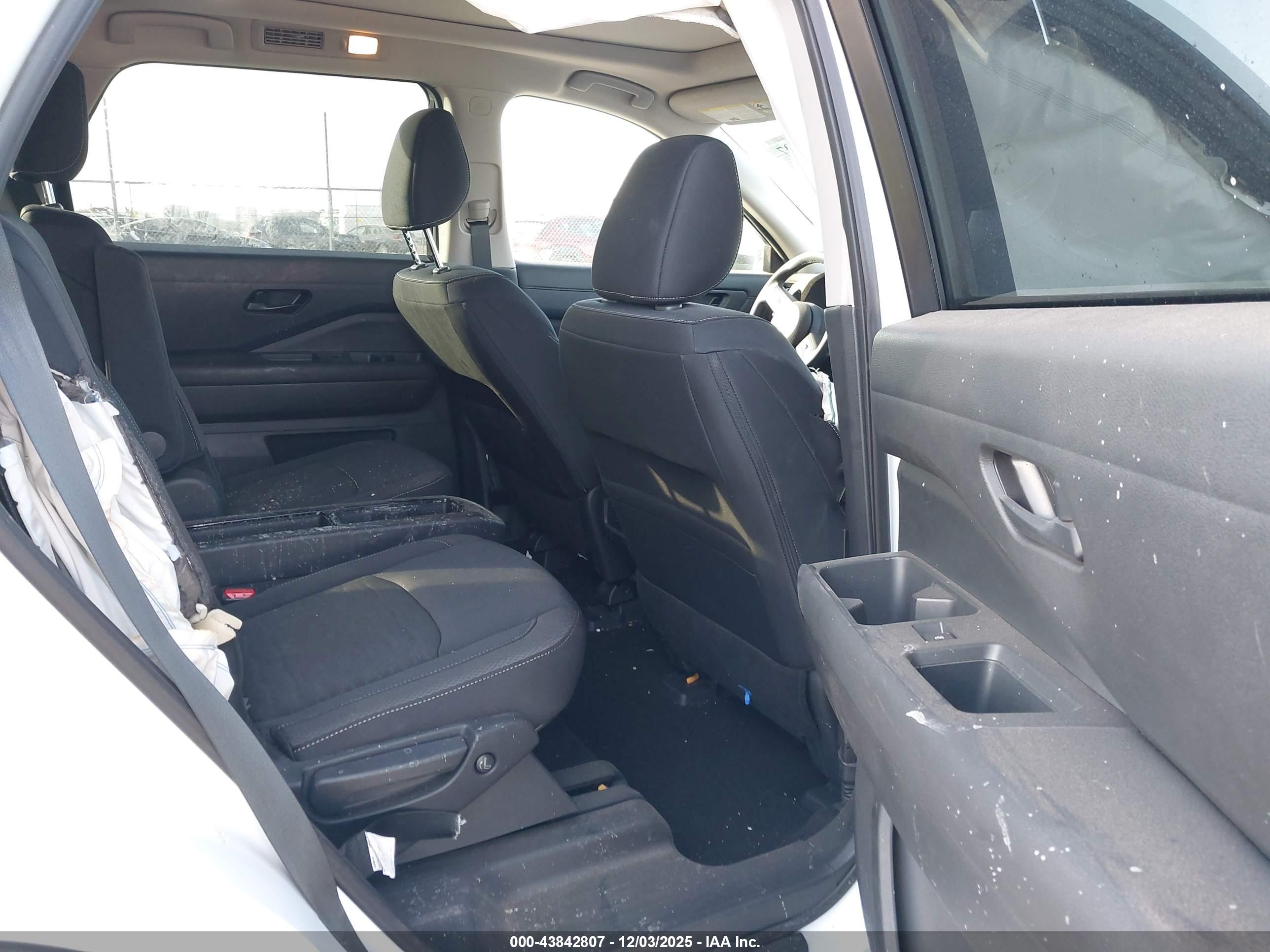 NISSAN PATHFINDER image 8