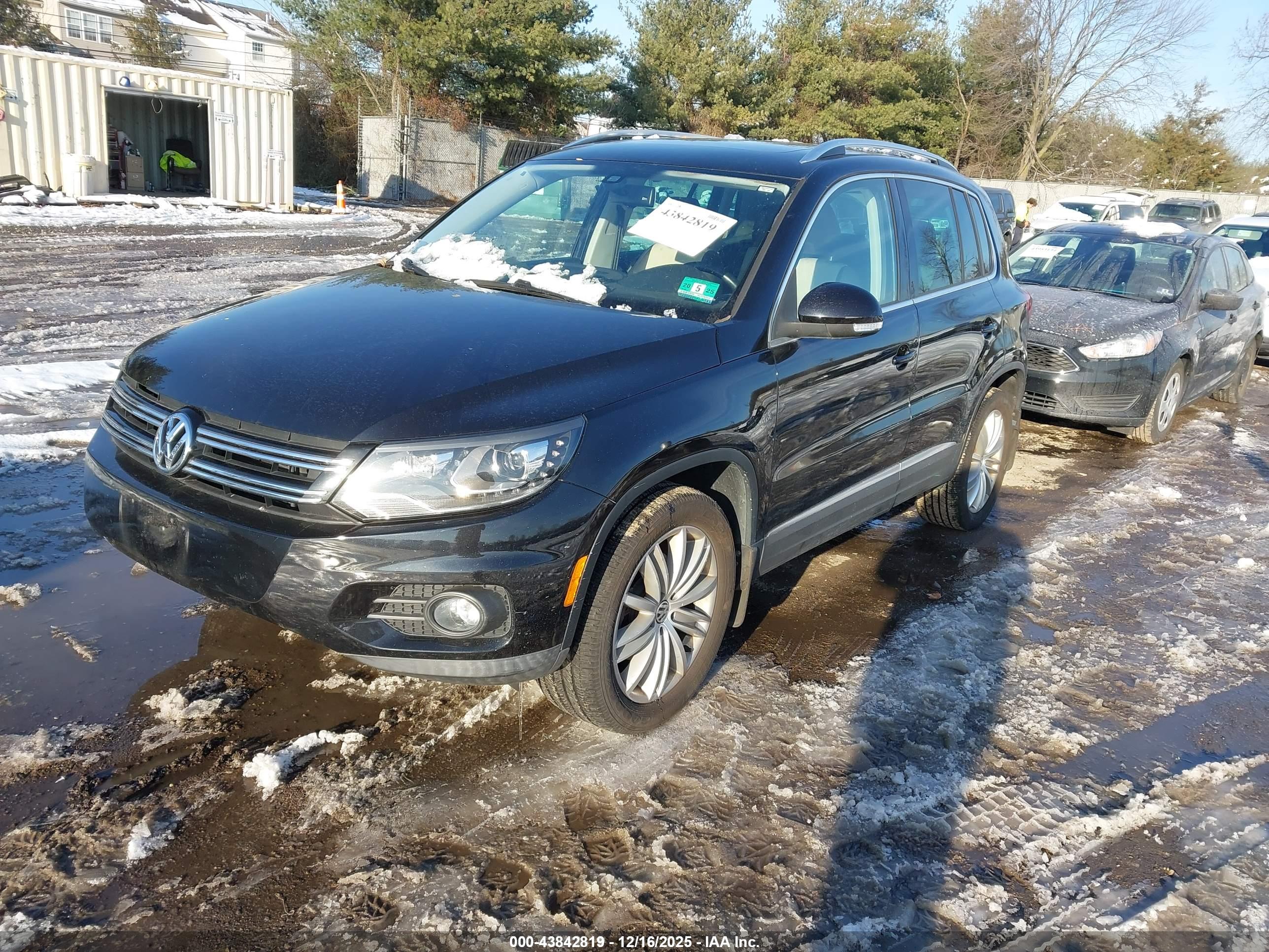 VOLKSWAGEN TIGUAN image 2