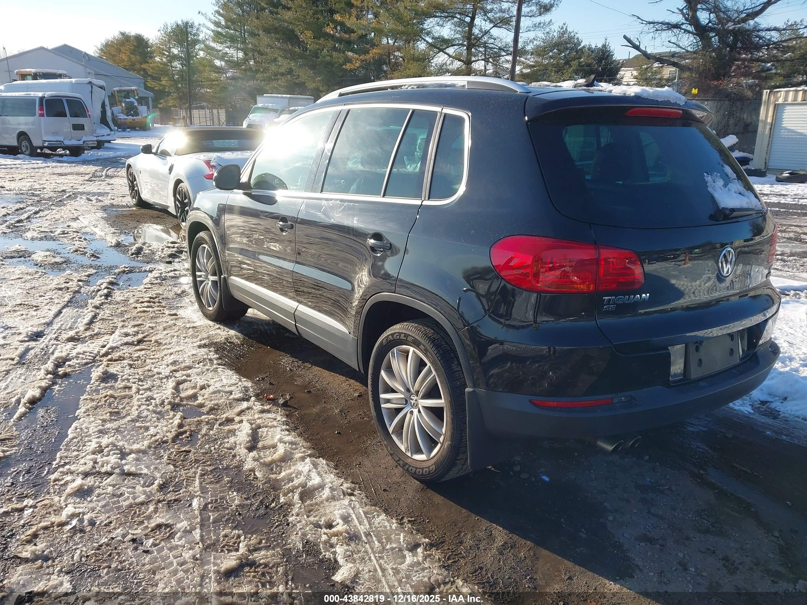 VOLKSWAGEN TIGUAN image 3
