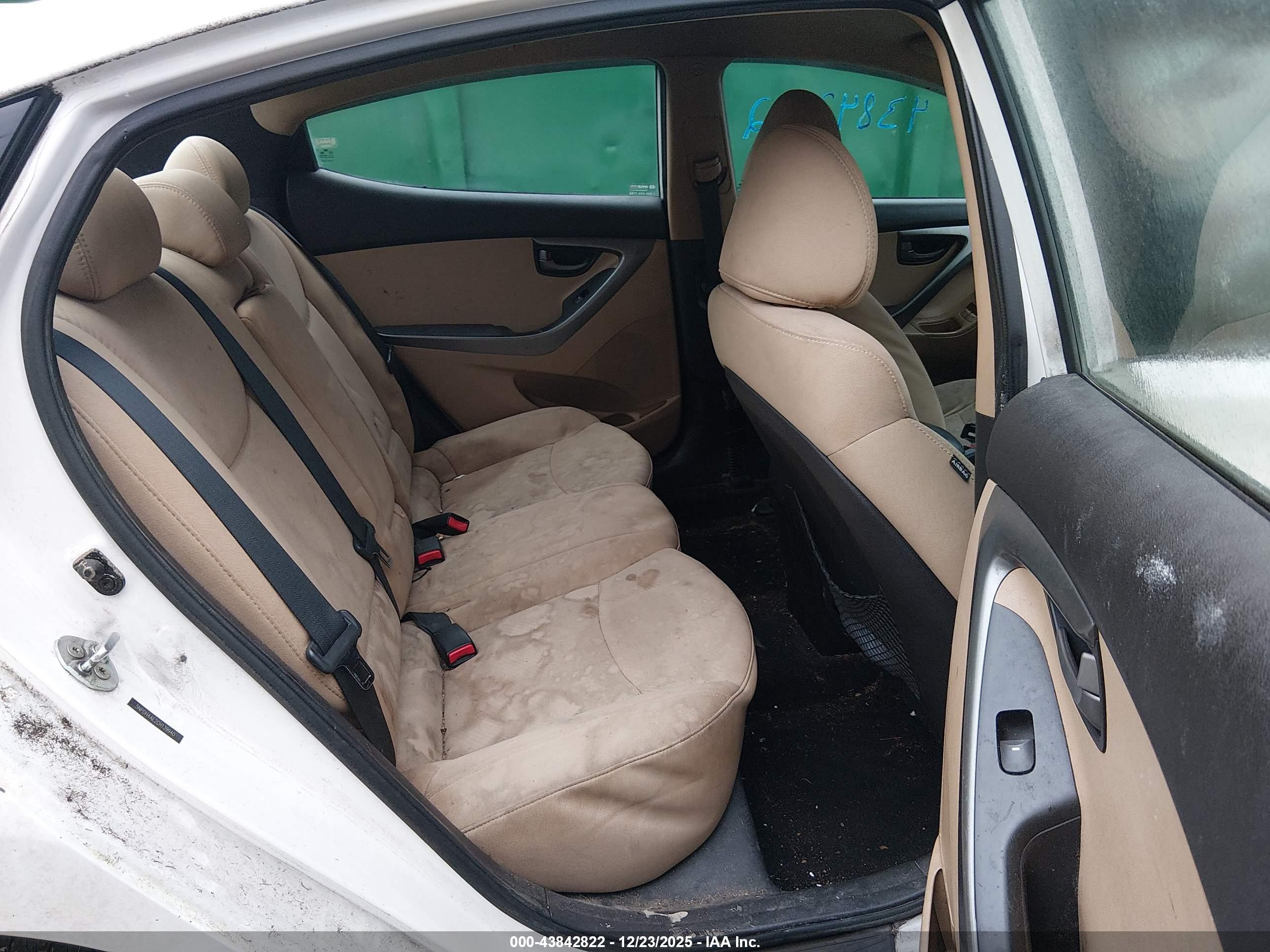 HYUNDAI ELANTRA image 8